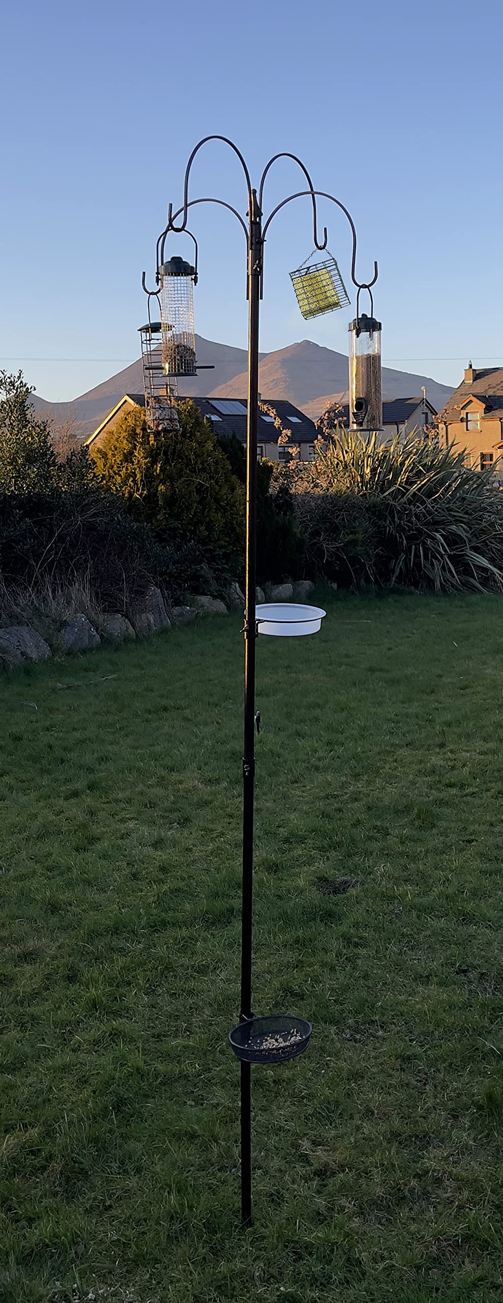 Kit de mangeoires à oiseaux sauvages Hyfive - Mangeoires multiples avec bac à graines - Mangeoires à oiseaux à suspendre - Abreuvoir pour oiseaux - 240 cm - 4 poteaux enduits de poudre