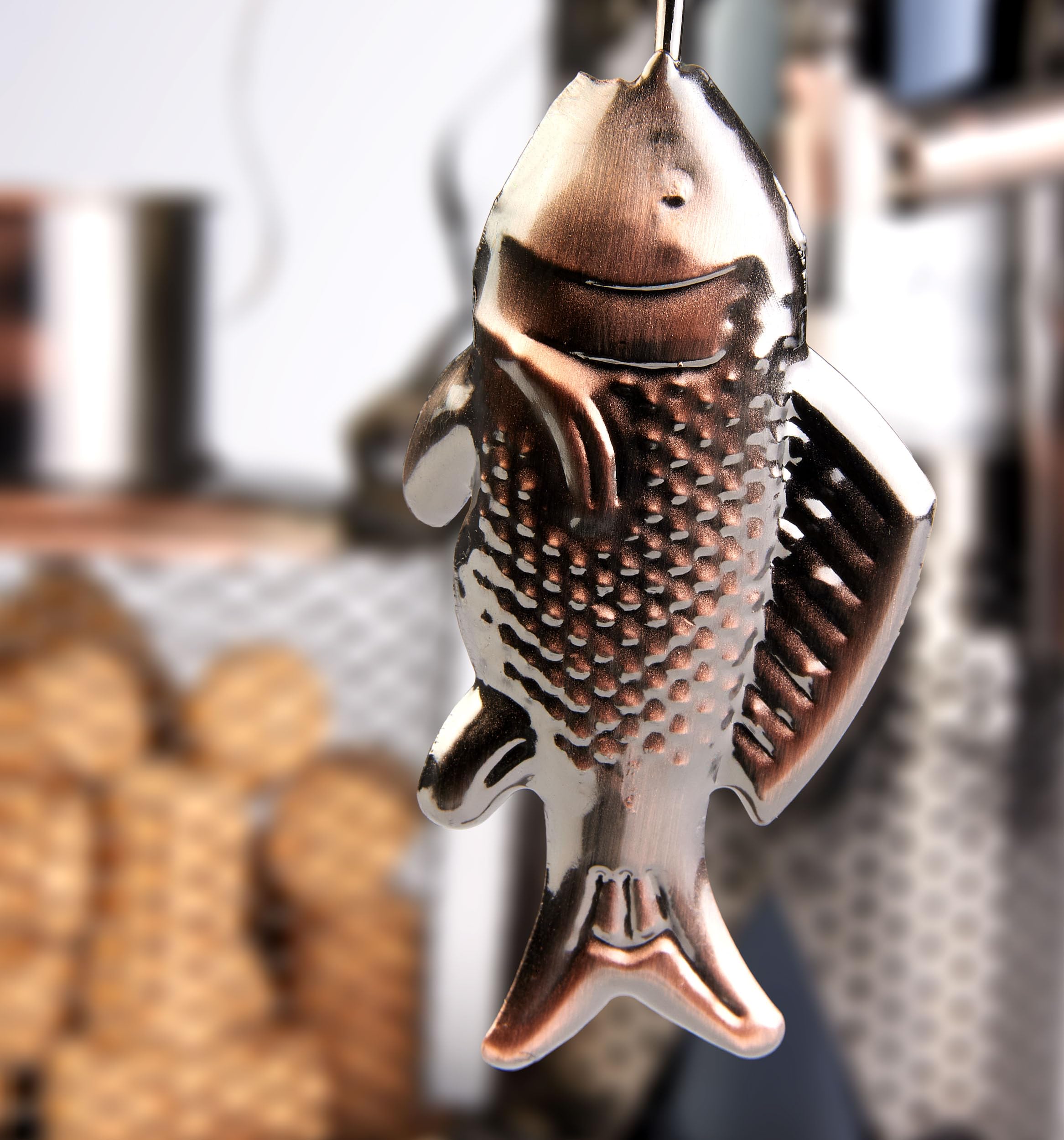 Image secondaire de Porte Bouteille de Vin Pêcheur en Métal Cuivré - Décoration Élégante et Cadeau Original