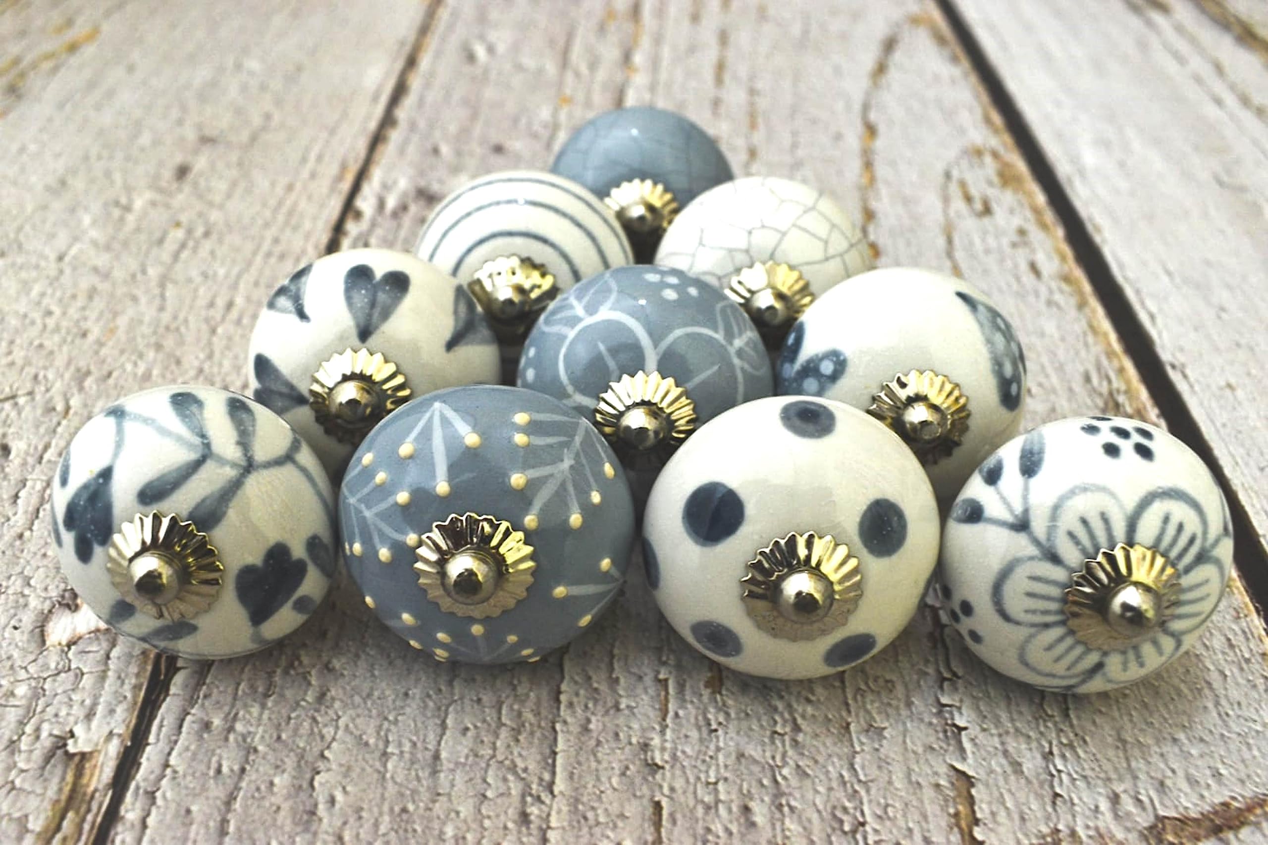 ARTISNO Set mit 10 grauen und weißen Keramikknöpfen für Küchenschränke, Möbel, Badezimmer, Kommoden, Schubladen, Kommoden, handbemalte dekorative bunte Keramikgriffe