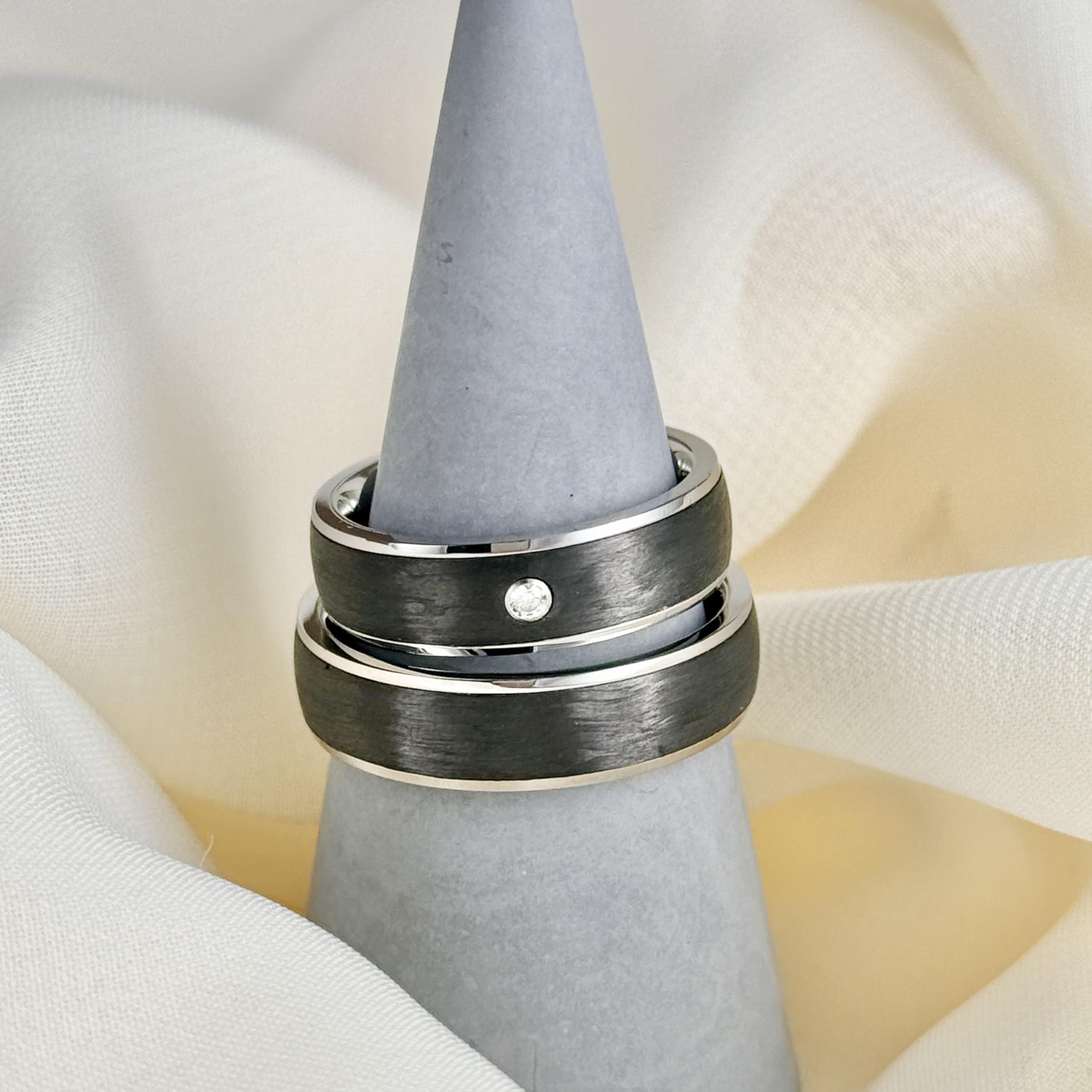 DOOSTI Damen Herren Ring Edelstahl Silber mit Einlage Carbon Schwarz als Partnerring Ehering Freundschaftsring Herrenring Damenring inkl. Gravur mit Namen