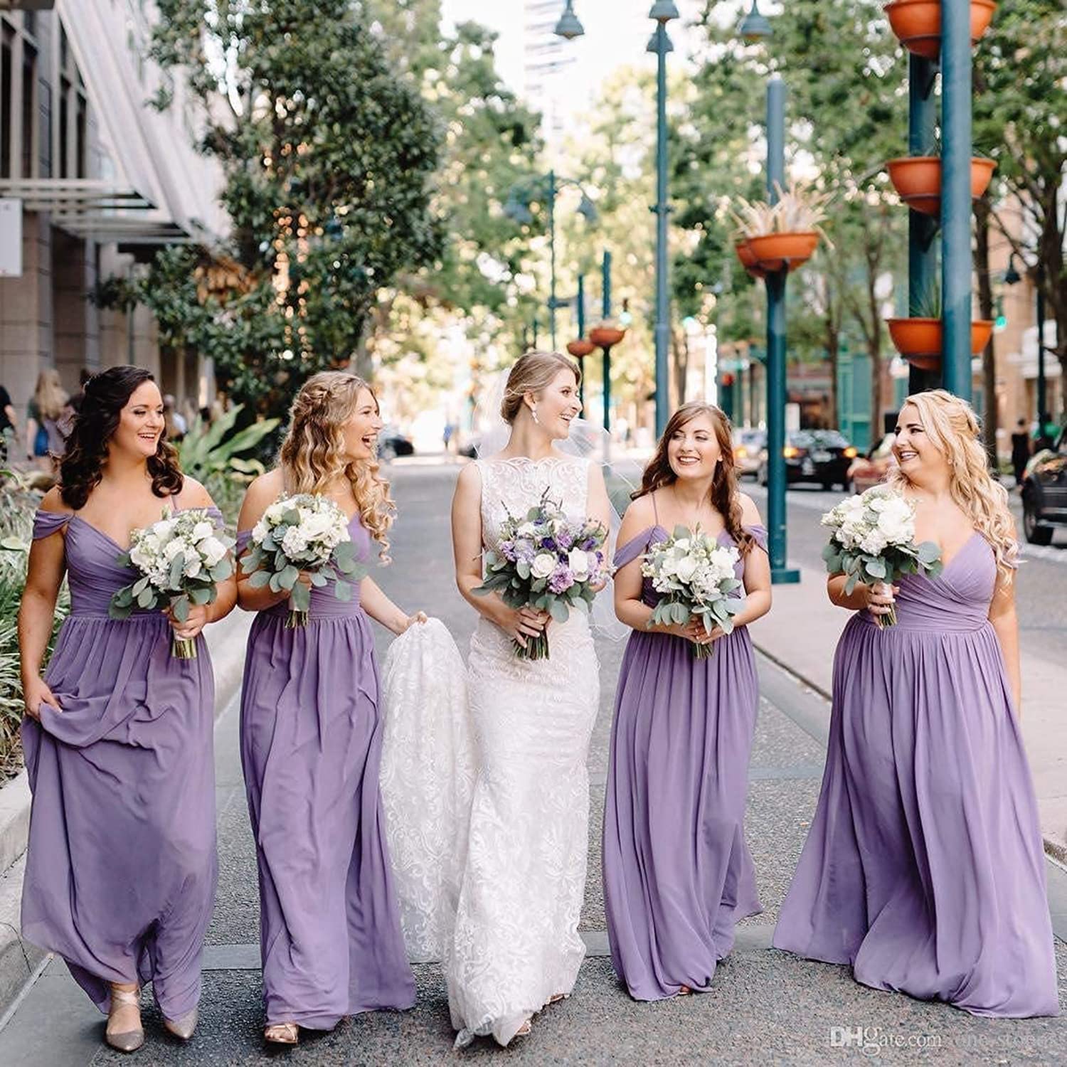 Las mujeres una línea fuera del hombro gasa hasta el suelo con volantes vestido de novia de dama de honor