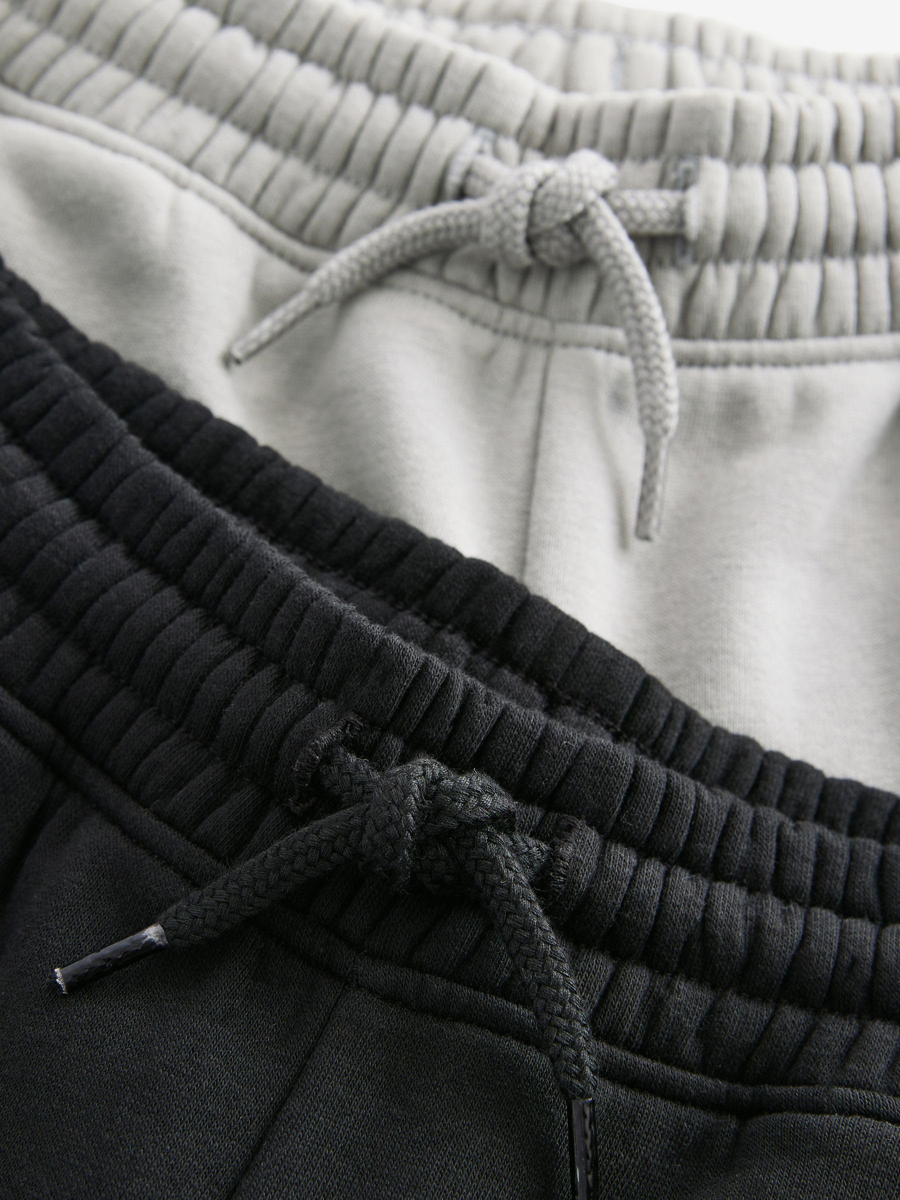 NEXT Niños Pantalones de chándal Cargo Corte Slim Pack de 2