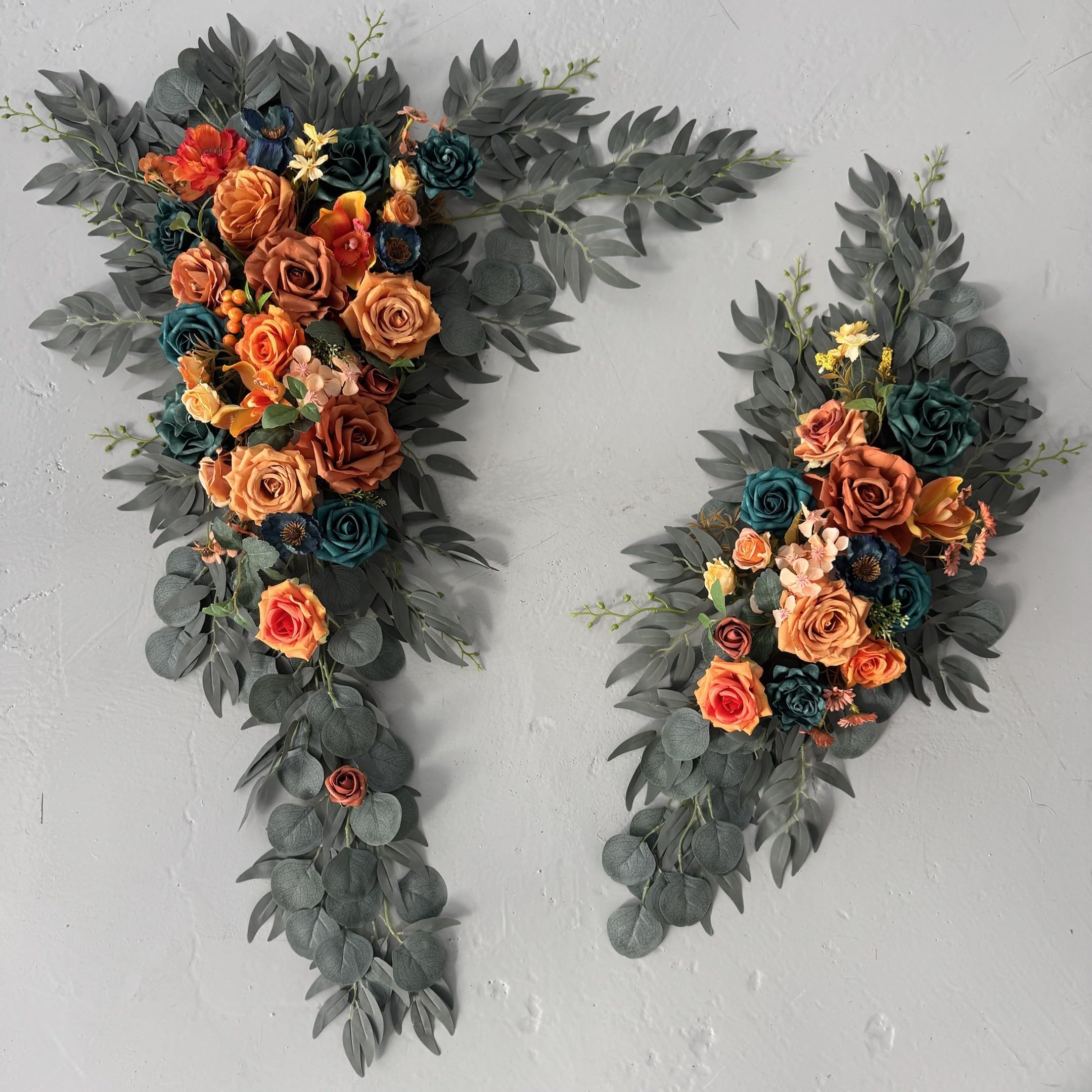 Hochzeitsbogen Blumen mit Vorhängen-Set (4 Stück) – 2 Stück künstliche blaugrüne orange Herbst-Deluxe-Girlande mit 2 durchsichtigen Vorhängen für Hochzeitszeremonie, Laube, Empfang