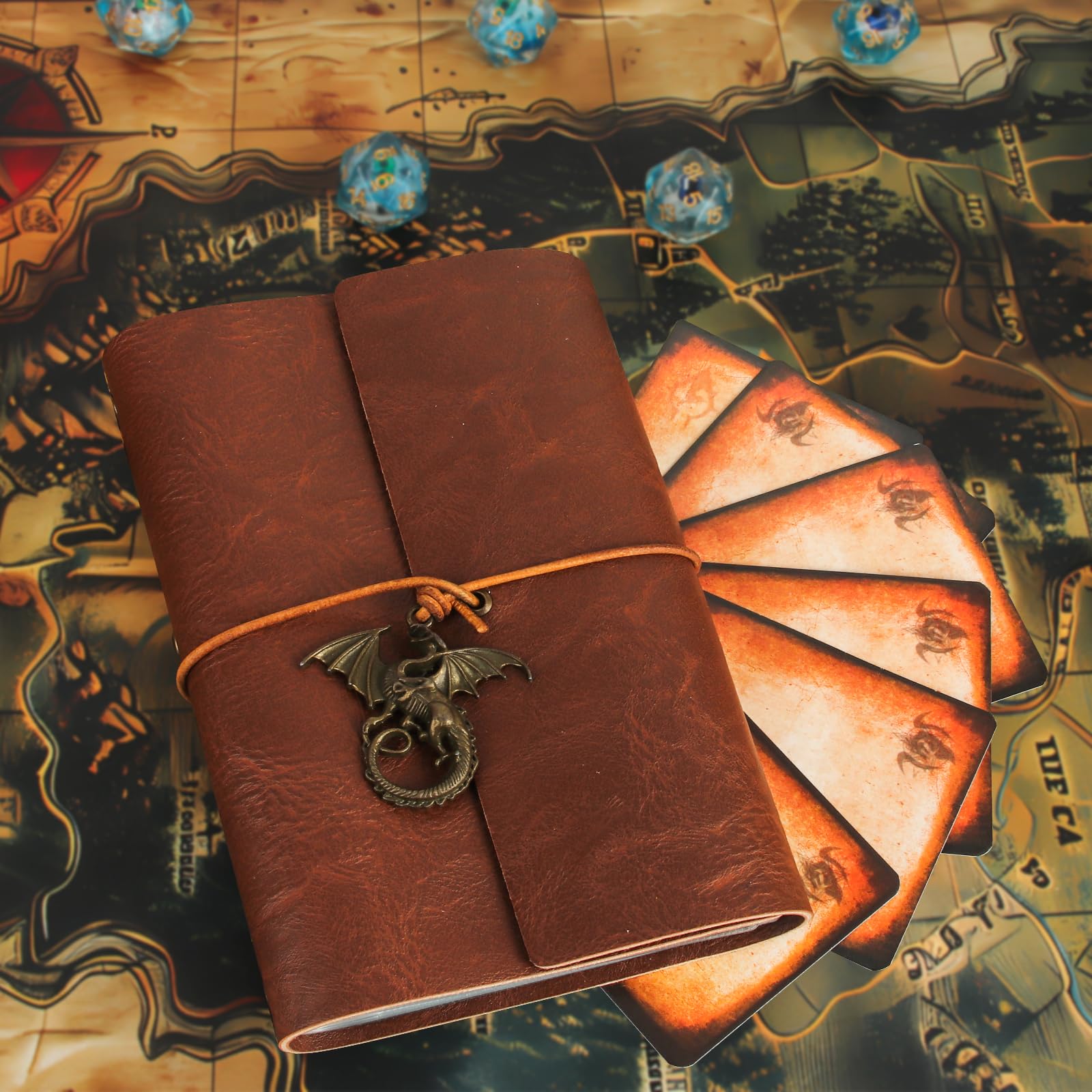 Byhoo Etui na karty z księgą zaklęć DND RPG, kieszonkowa książka zaklęć i referencyjna, akcesoria do gier Tome of Recollection TTRPG dla początkujących mistrzów DND (w zestawie 60 kart gracza w