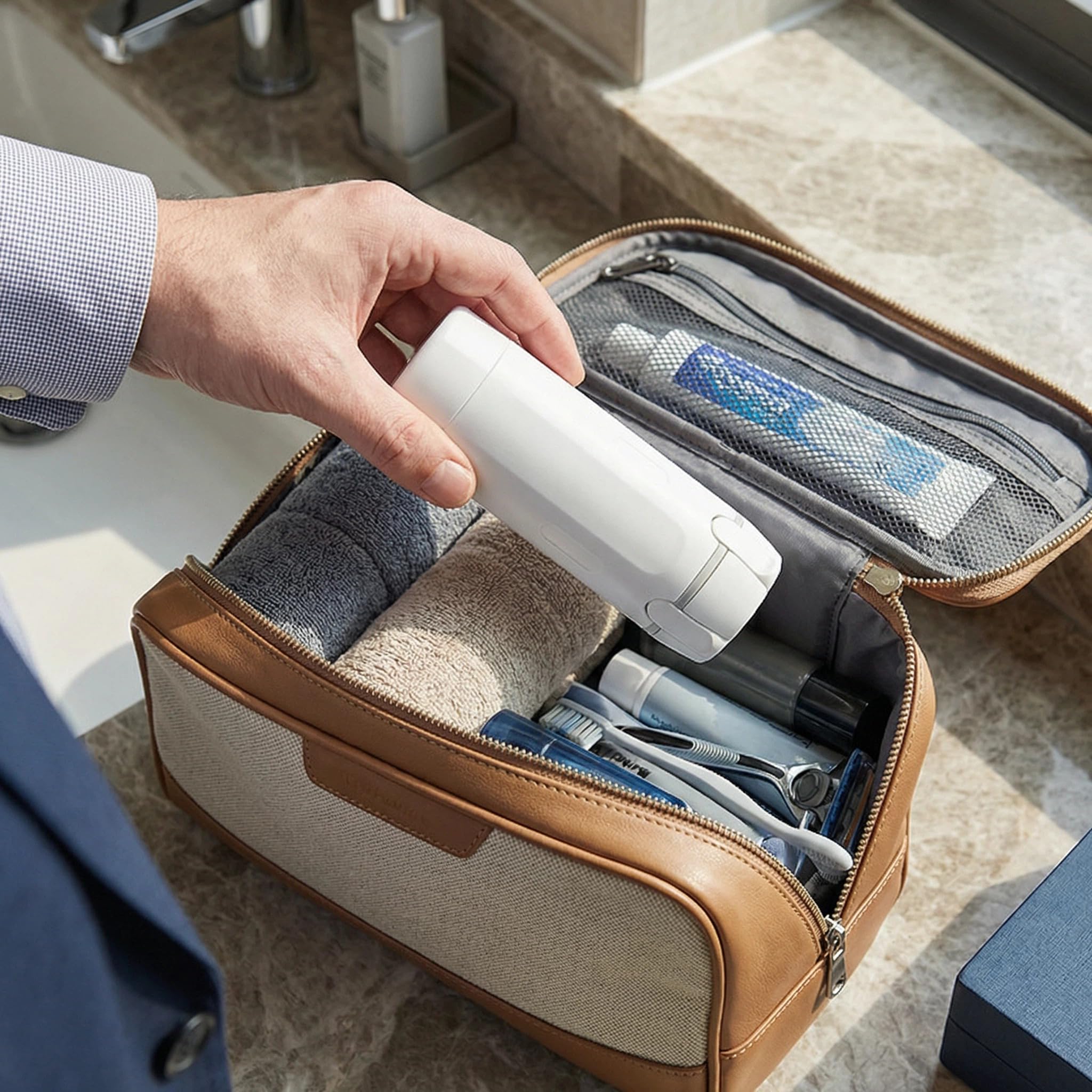 Dispenser da viaggio 4 in 1, ricaricabile, con scala ed etichetta, contenitore portatile a prova di perdite, per shampoo, lozioni, balsamo, crema liquida (verde)