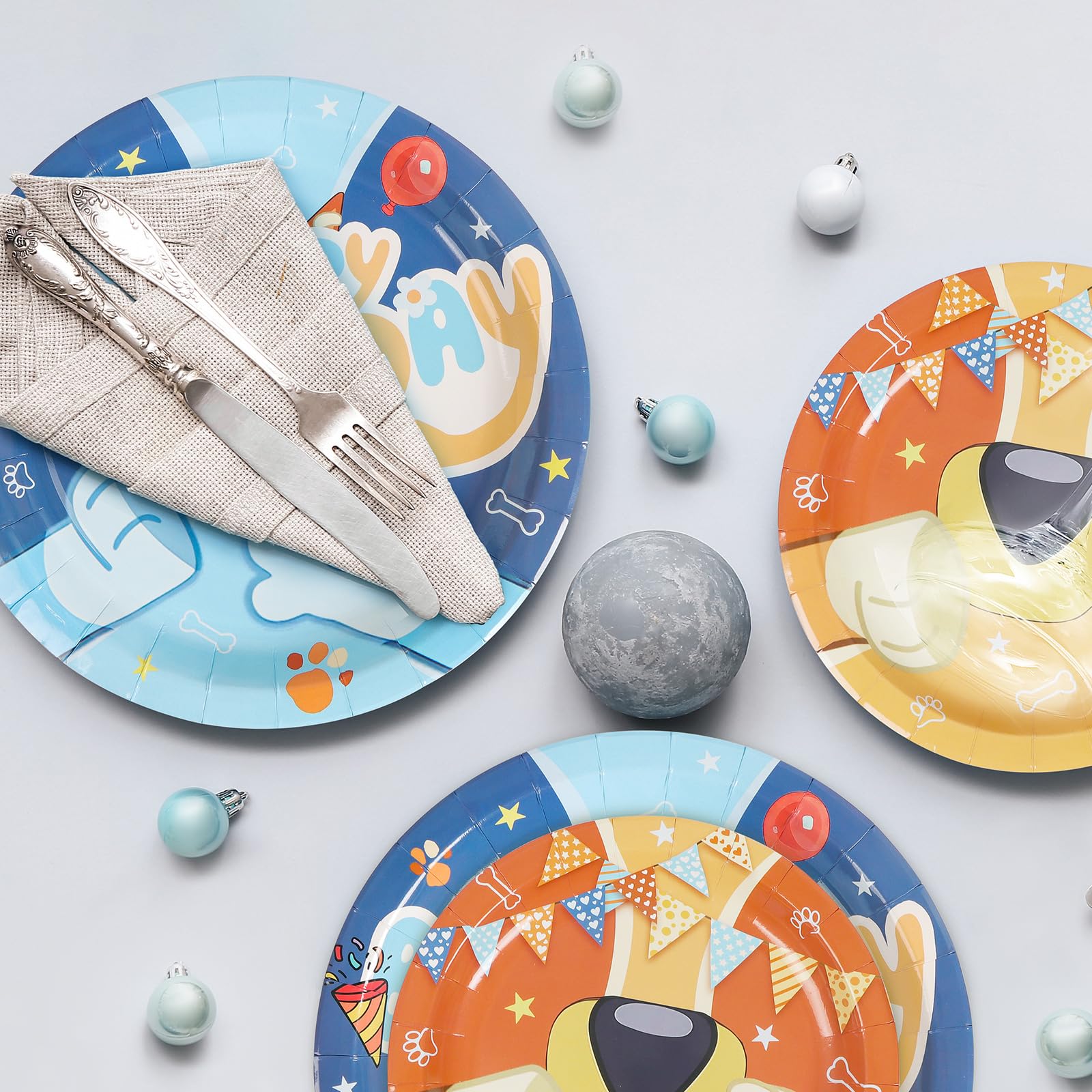 Set di stoviglie PARTY GO 96 pezzi, piatti di carta cartone animato blu per feste di compleanno, set di stoviglie per feste include piatti di carta, tovaglioli, posate per decorazioni di compleanno