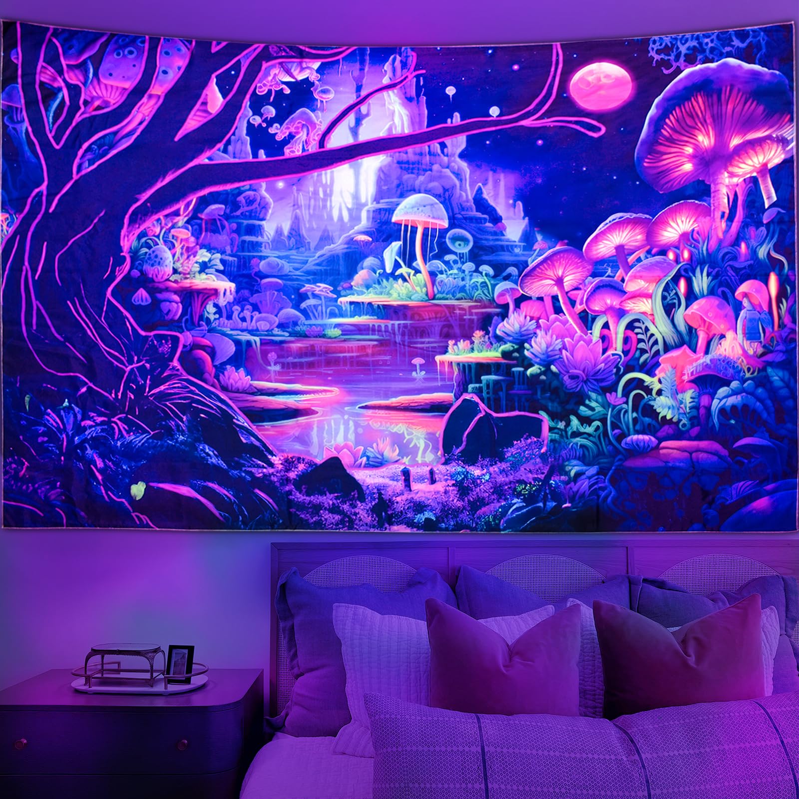 Cyiecw Tapisserie Murale Aesthetic, Lumière Noire Réactive Aux UV, Champignon Plantes Fluorescentes Forêt Psychédélique, Tissu Décoration Tenture Murale Pour Chambre à Coucher, Salon