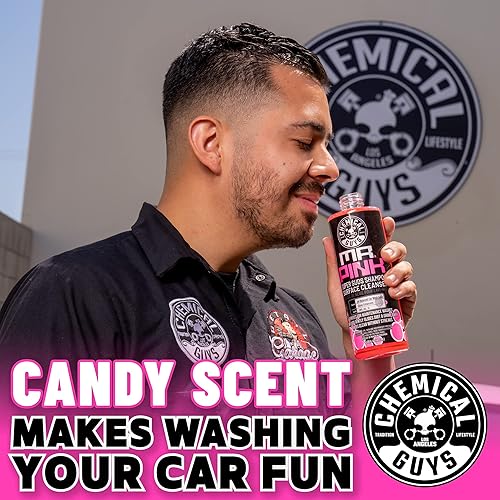 Miniatura 4 de Chemical Guys CWS_402A - Paquete de lavado de autos, secado y brillo  Jabón espumoso Mr. Pink, 128 onzas líquidas (1 galón) + ayuda de secado que