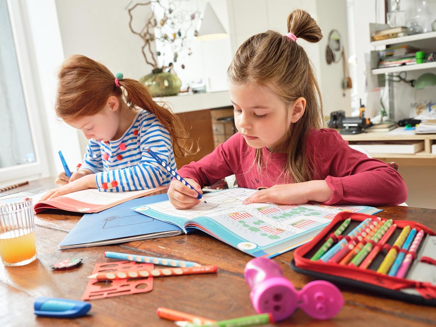 STABILO - Ergonomic Colouring Pencil for Left-handers - EASYcolors - 12 Pack with Sharpener - with 12 Special Colours