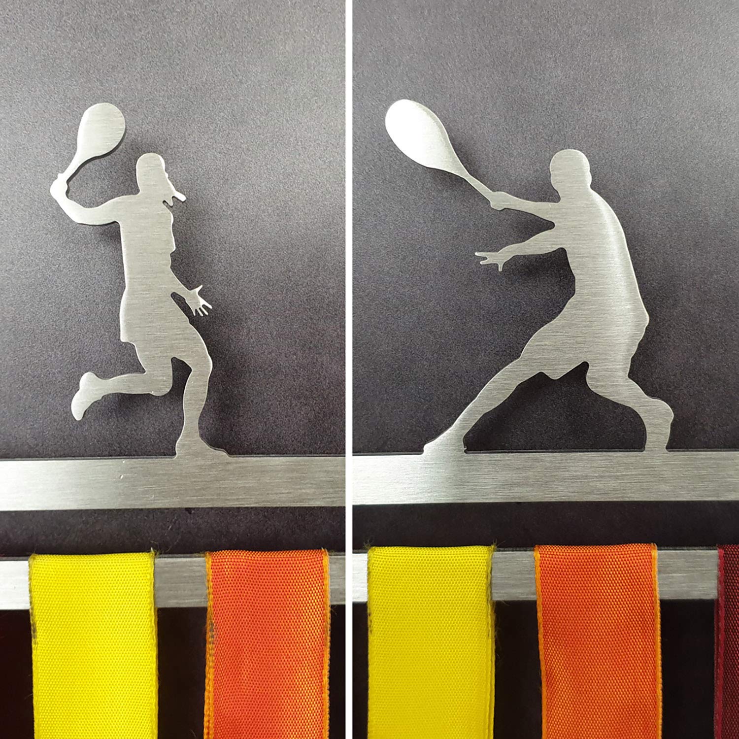 MEDALdisplay Tennis - Medaillen Aufhänger - Wandhalterung für Sportmedaillen Tennisspieler - Medaillenhalter - Sport Medal Hanger - Gebürsteter Edelstahl - 100% Made in Italy