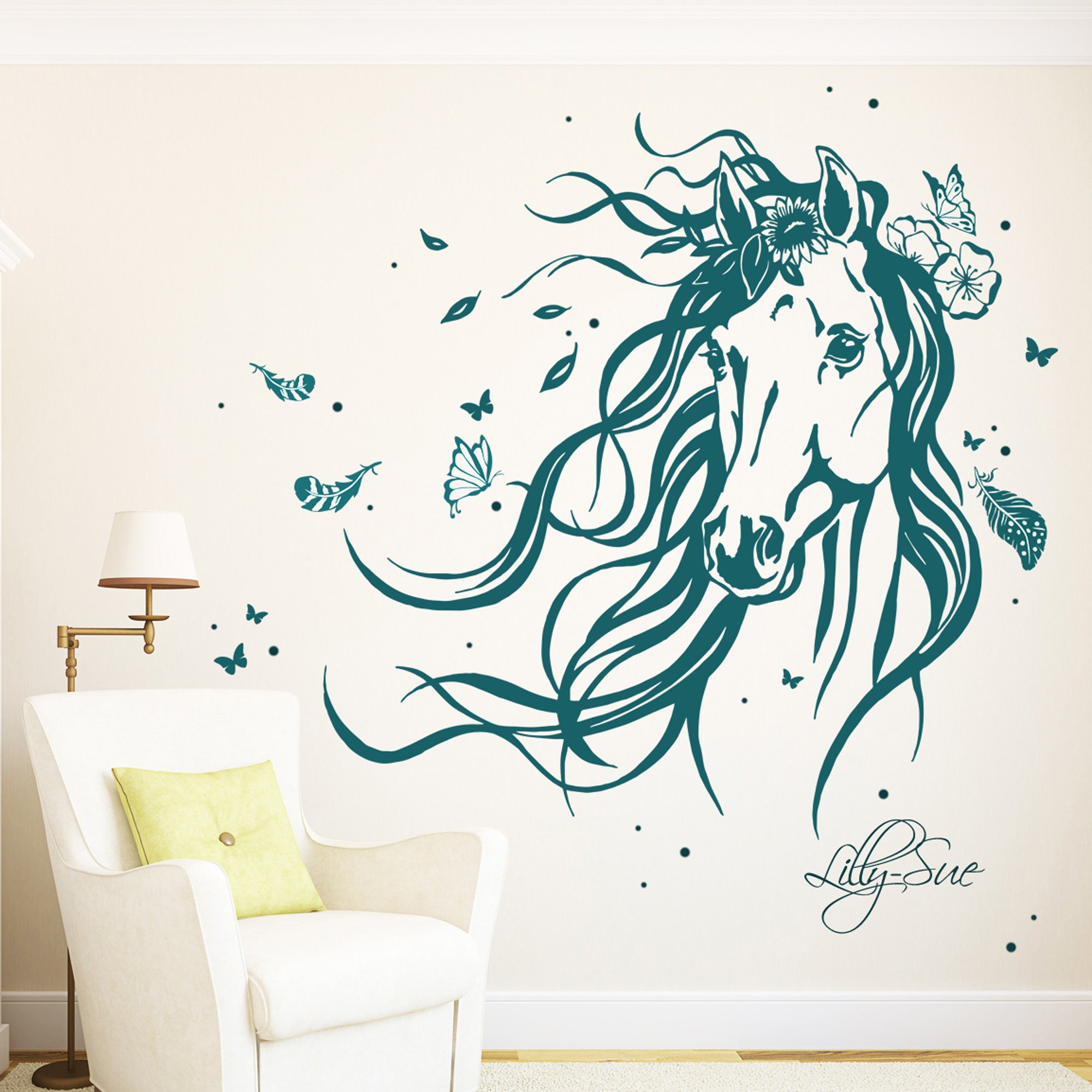 ilka parey wandtattoo-welt® Wandtattoo Pferd Wildpferd mit Blumen Federn Schmetterlingen und Wunschnamen M1874 ausgewählte Farbe: *lila* ausgewählte Größe: *L - 100cm breit x 82cm hoch*