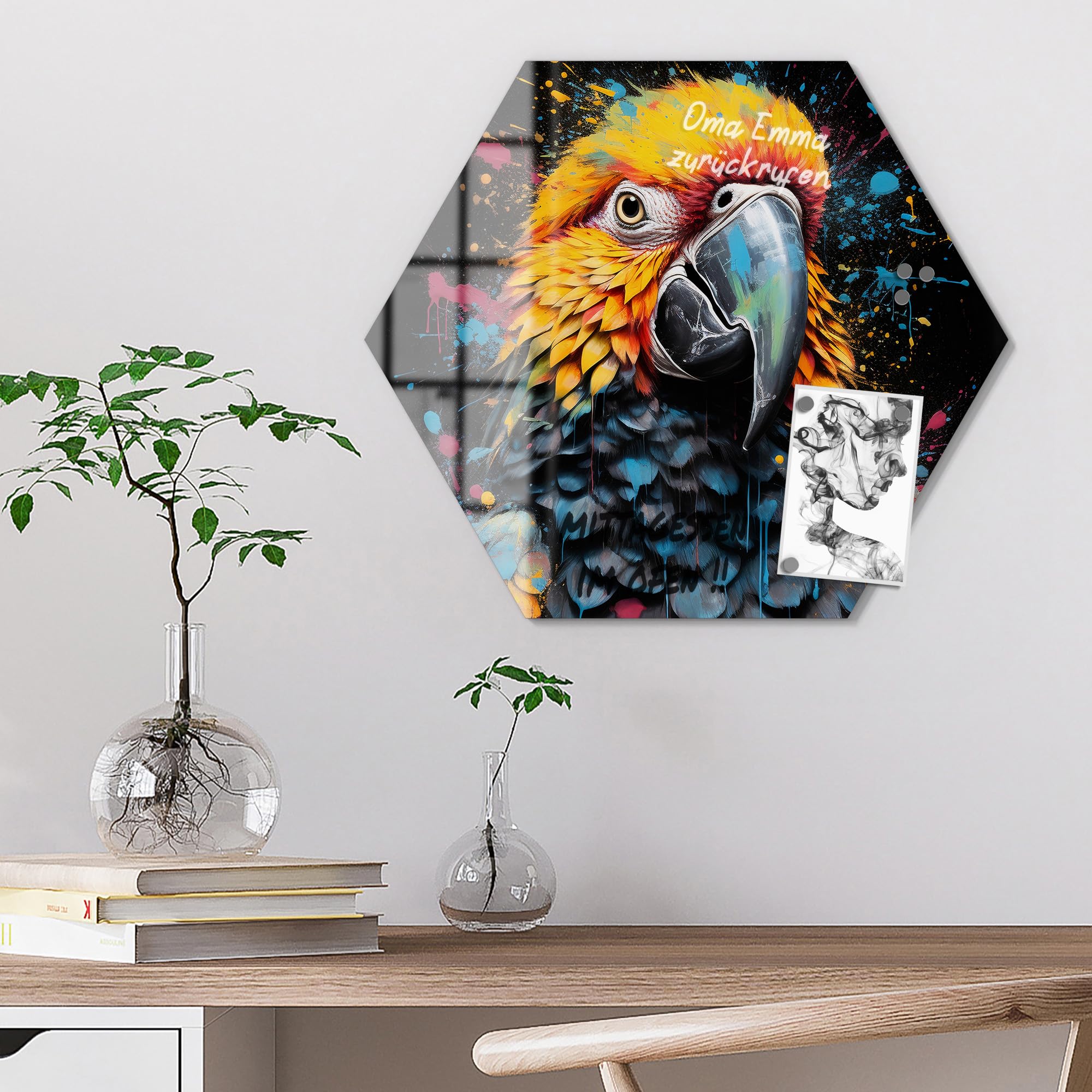 DEQOART Lavagna magnetica in vetro | esagonale 55 x 47,6 cm | motivo "gioco di colori pappagallo" | Lavagna magnetica con magneti, penna e panno per cucina e ufficio | Lavagna scrivibile