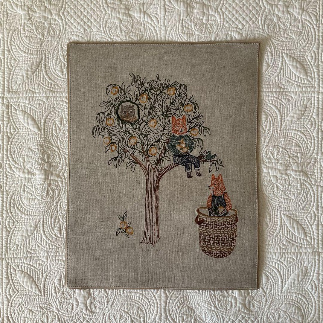 Amazon.co.jp: コーラル&タスク 刺繍絵 インテリア 額絵 : ホーム