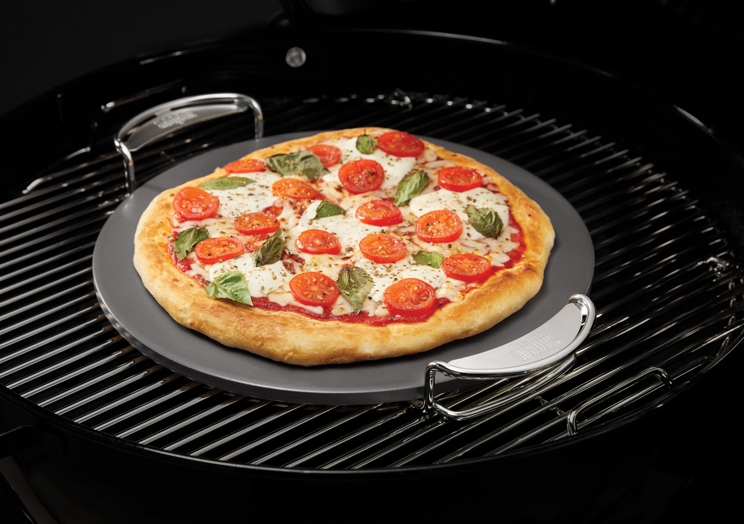 Weber Crafted Piedra para Pizza esmaltada/Resistente al Calor, distribución Uniforme, Ideal para Pizzas crujientes y fácil Limpieza, Color Crema (8861)