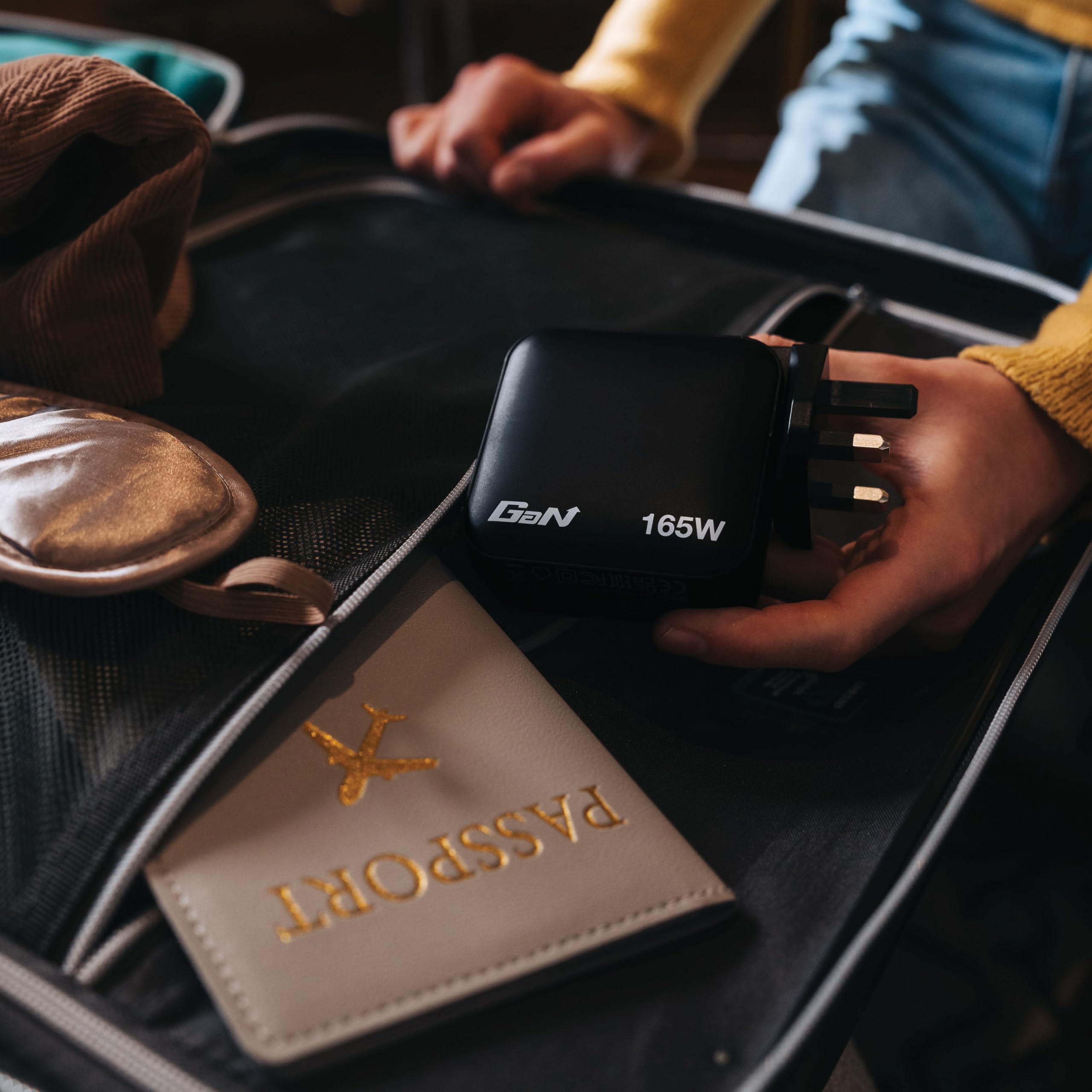 Verbatim Mini GaN Charger Adapter podróżny 165 W 1x USB-A, 3X USB-C® Power Delivery, USB PD 3.1, QC 3.0 Czarny Ładowanie