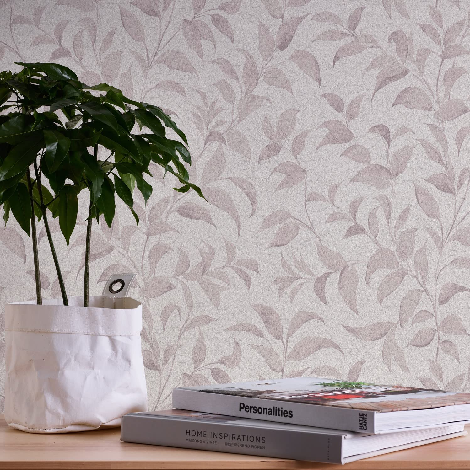Papier peint intissé nature pour un salon apaisant Livingwalls
