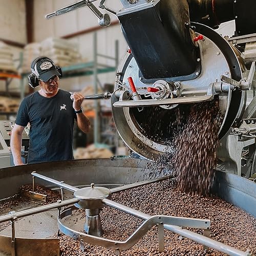 Miniatura 3 de Lucky Goat Café descafeinado saborizado  Molido  Bolsa de 12 onzas  Proceso de agua natural nuez y dulce bajo en ácido cuerpo suave tostado medio