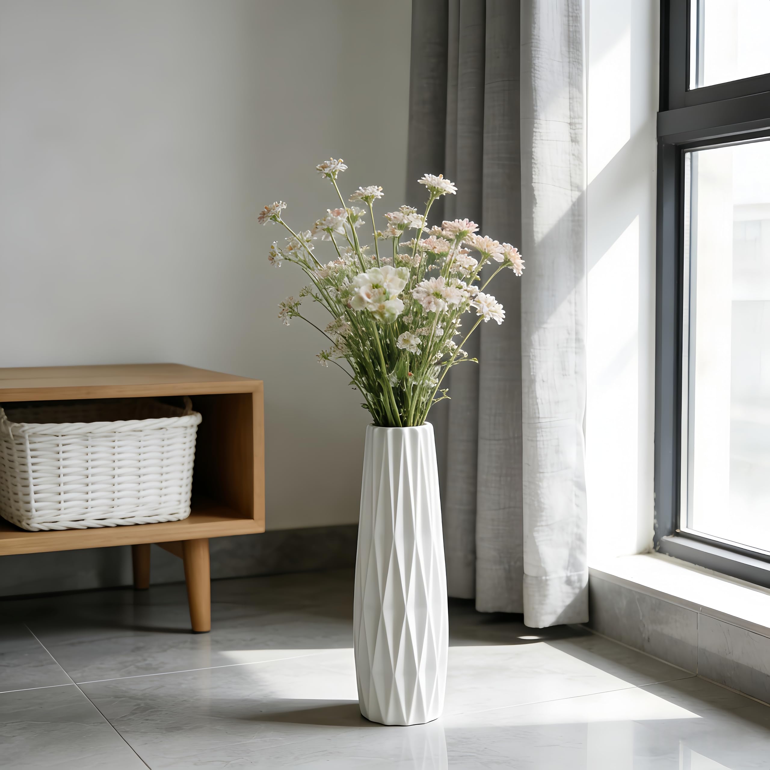 Vaso alto da pavimento in ceramica bianca, 40 cm, design a coste | Finitura smaltata lucida, angoli stretti, ingresso, camera da letto, spazi compatti