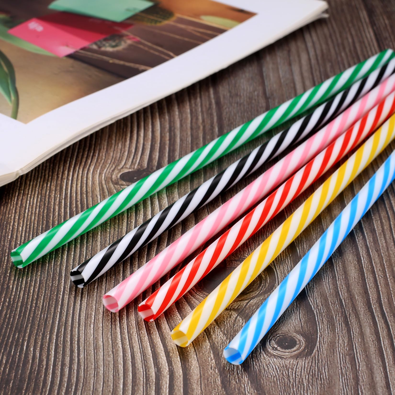 60 Pajitas Reutilizables para Cócteles - Pajitas de Plástico 23 cm - Coloridas para Smoothies, Zumos, Bebidas Frías/Calientes - Incluye 3 Cepillos Limpiador - Ideal para Hogar, Bares y Fiestas