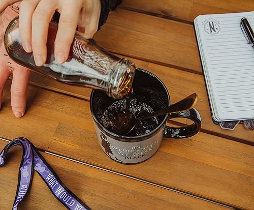 Miniatura 10 de Silver Buffalo Wednesday Addams I'm Not Weird, Everyone Else Is - Taza de cerámica, 20 onzas