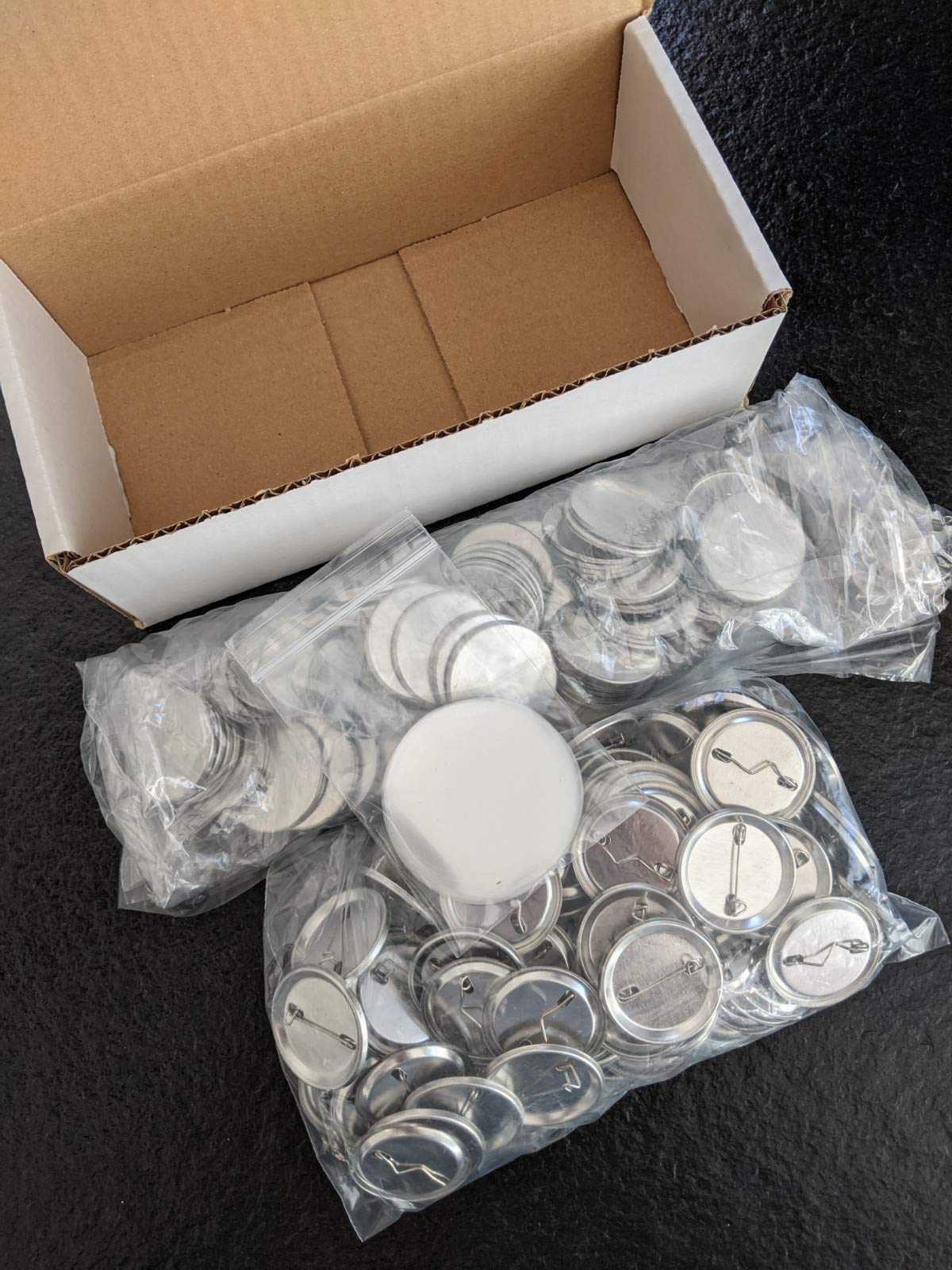 100 Consumibles Chapas para Hacer con Alfiler 38 mm y Plástico Protector para Máquinas B150 F300 B500 B700
