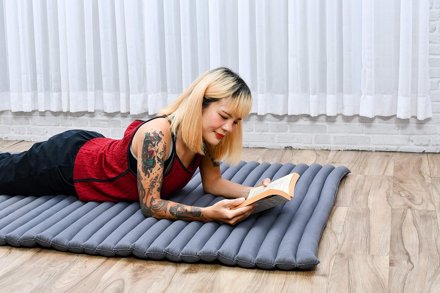 Leewadee - Kapok Roll Mat – Handcrafted Folding Sleep & Relaxation Mattress from Thailand, Ideal as Guest Bed, Camping Mat, Yoga Mat or Traditional Futon, 75 x 39 inches, Anthracite