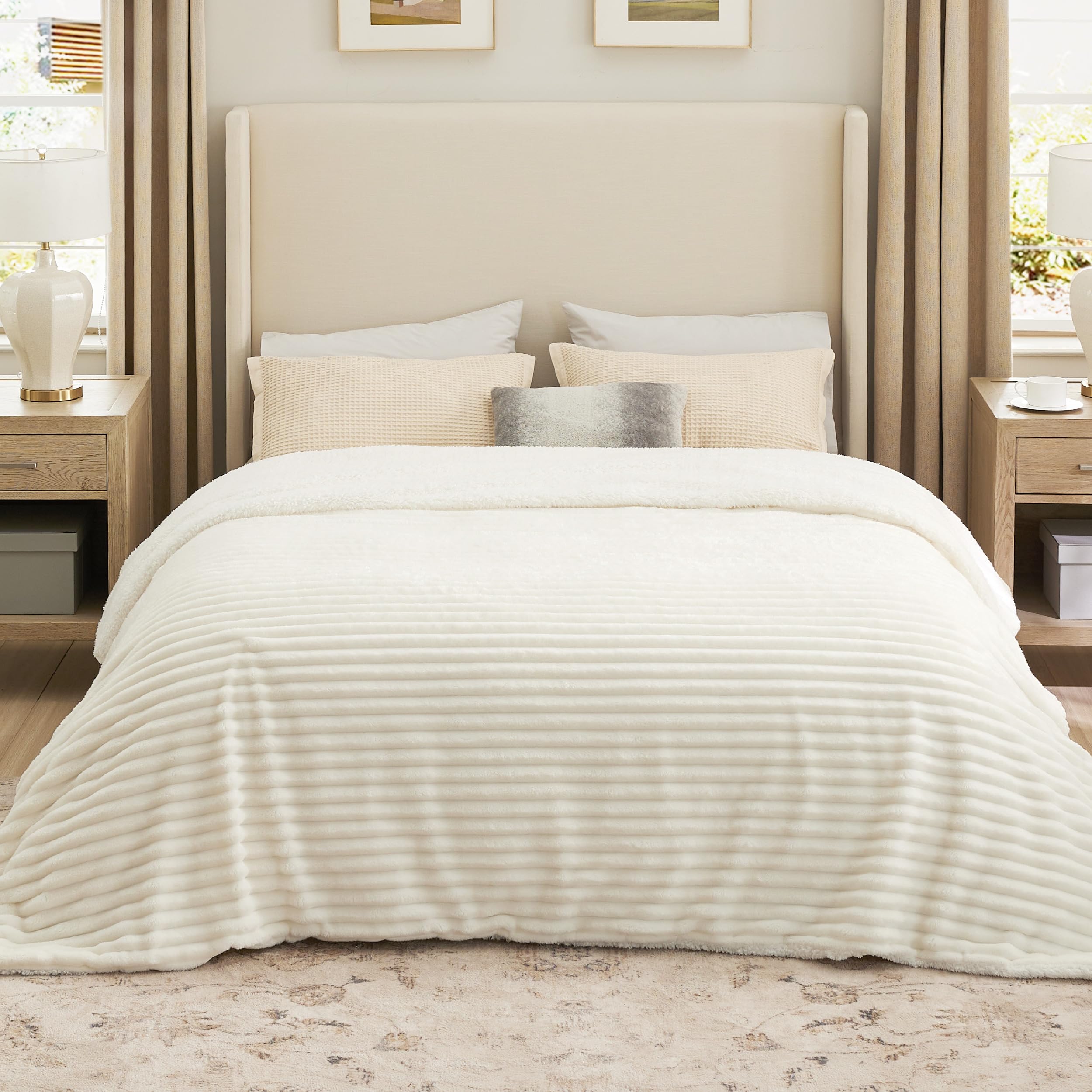 Bedsure Sherpa Fleece Large Blanket - Fluffy Blanket, White, 240x220cm