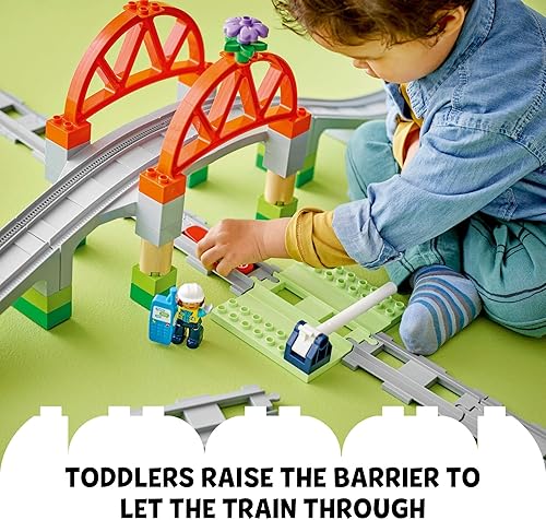 Miniatura 5 de LEGO DUPLO - Juego de expansión de puente y pistas de tren de la ciudad, 10 piezas adicionales de vías de tren, juego de tren para preescolar y