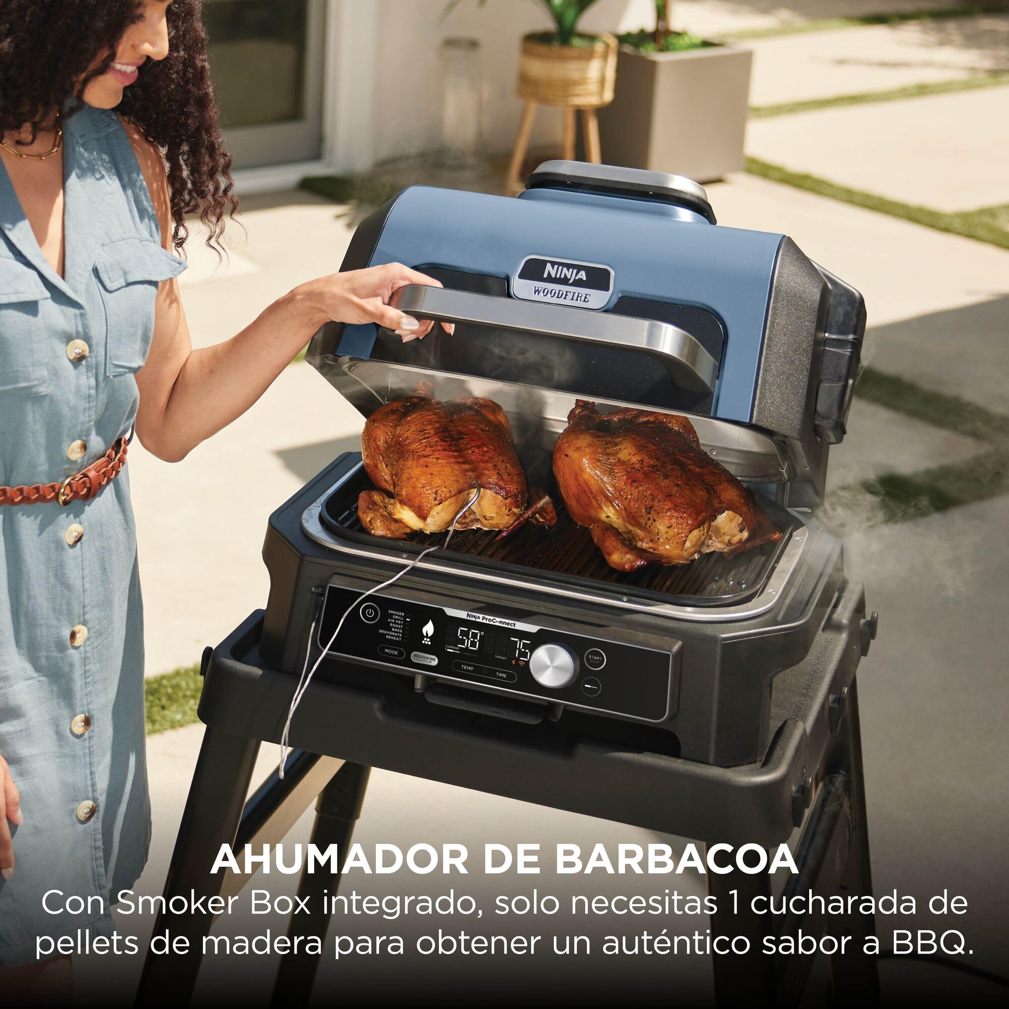 Ninja Woodfire Pro Connect XL Parrilla Eléctrica de Exterior y Freidora de Aire 7 en 1 - Control mediante App y 2 Sondas Digitales - Soporte para Costillas, Funda y Cepillo - Azul y Negro, OG901EUAMZ