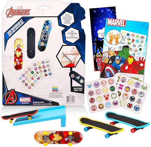Marvel Avengers - Juego de 3 piezas con patineta para dedos de Marvel Avengers para niños, tatuajes temporales y colgador de puerta (recuerdos de