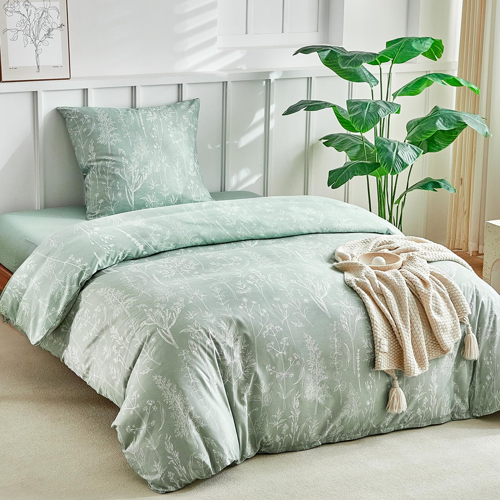 Tokokimo Bed Linen 155 x 220 cm 2-Piece - 1 x Duvet Cover 155 x 220 cm Microfibre with 1 Pillowcase with Zip 80 x 80 cm - Branches and Floral Pattern Sage Green — image 1