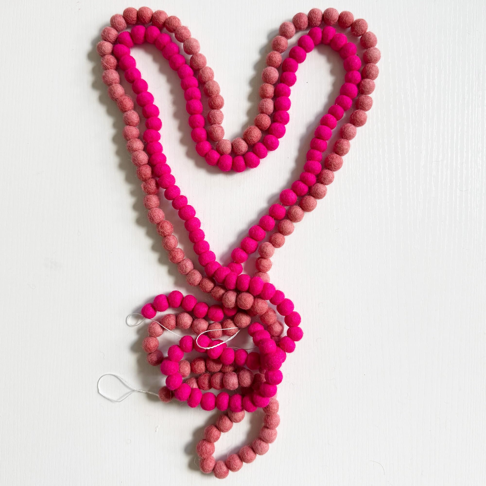 Guirnalda de pompones rosas, mini guirnalda de bolas de fieltro de 6 pies, 100 % lana, pancarta de bola rosa para despedida de soltera, banderines de cumpleaños, decoración de fiesta galentina