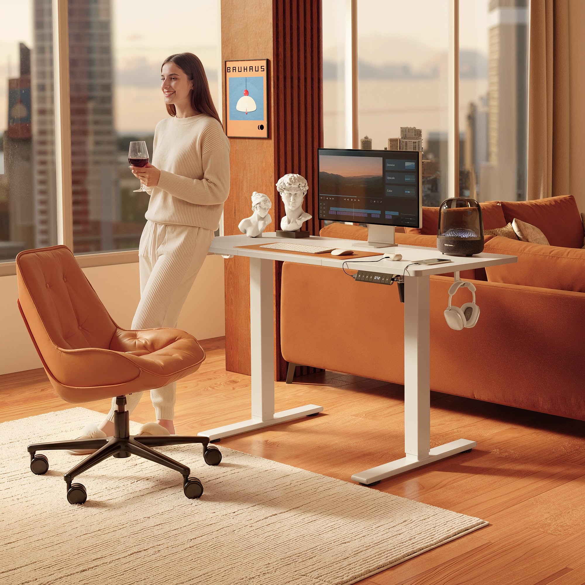 FEZIBO Höhenverstellbarer Schreibtisch mit USB-A und USB-C Ladeanschluss, 140 x 70 cm Schreibtisch Höhenverstellbar Elektrisch, Steh-Sitz Tisch, Standing Desk, Weiß