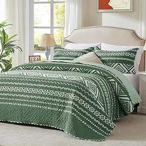 LEAONME 3 Pieces Full Queen Size Olive Green Quilt Set with Checkered Pattern Lightweight Oversized Bedspread 90''x98'' Soft Coverlet Warm Bed Cover for All Seasons (1 Quilt, 2 Pillow Shams)