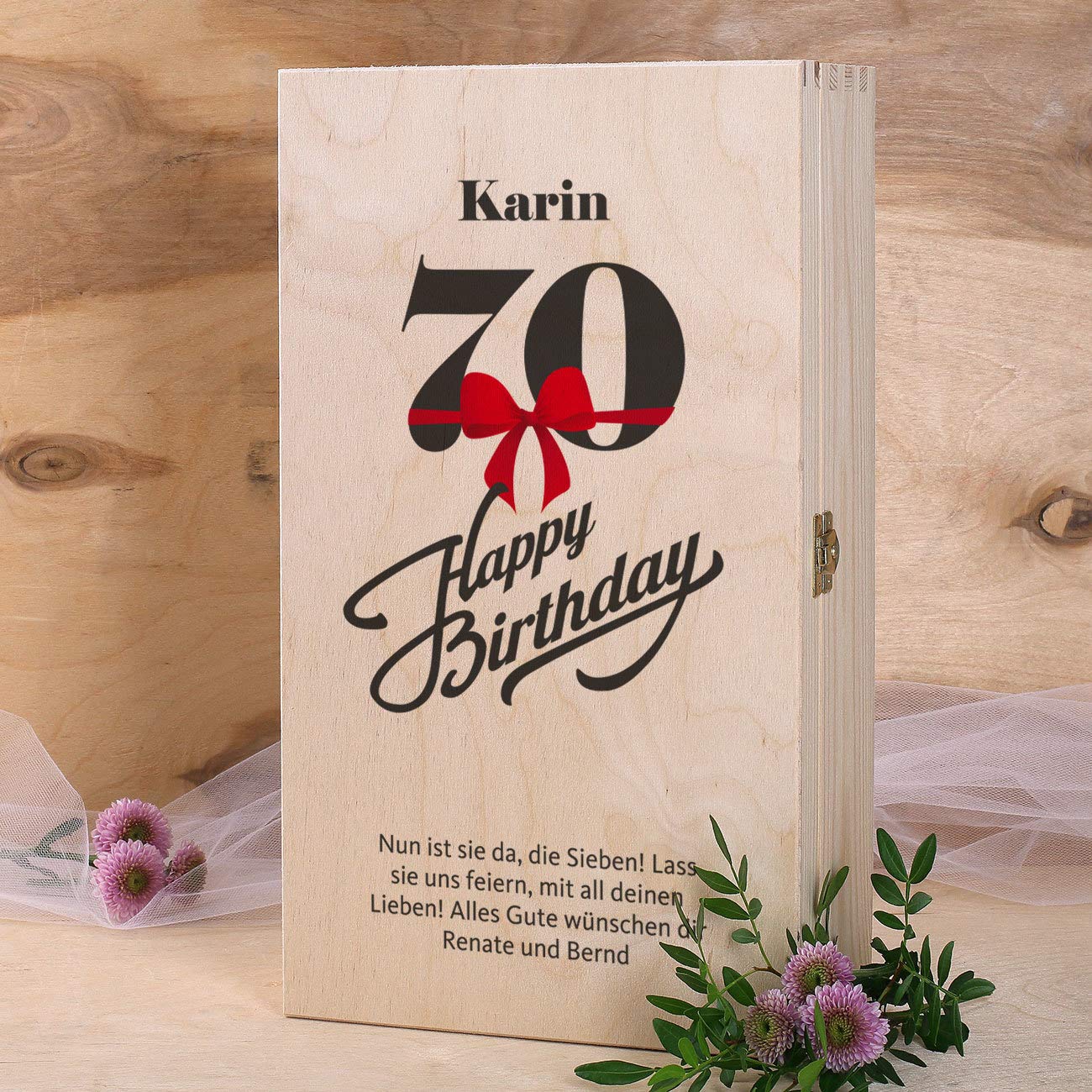 Herz & Heim® Bree Wein Geschenkkiste zum 70. Geburtstag mit graviertem Weinglas und Bree Wein zur Auswahl in Rot
