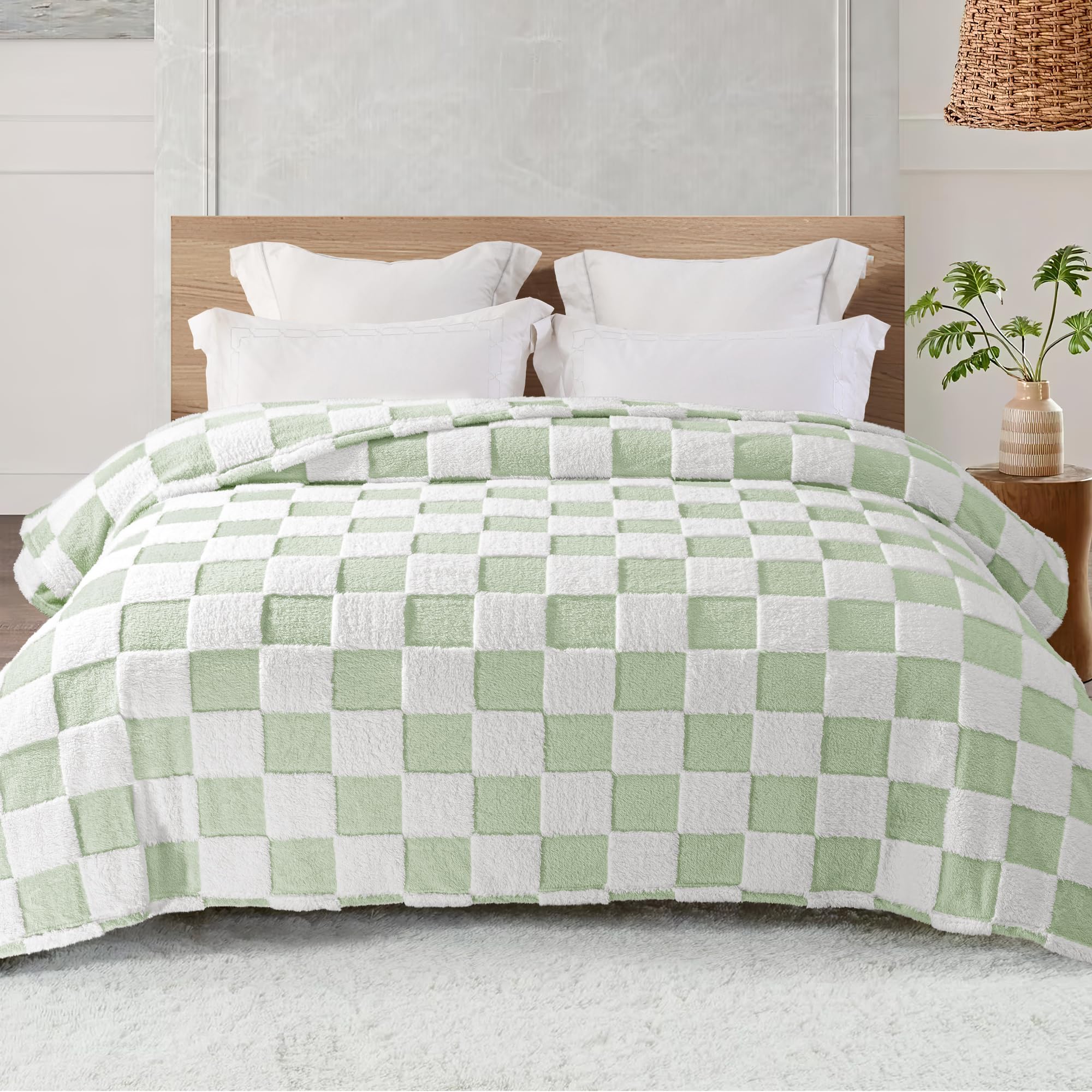 Exclusivo Mezcla Fleece Blanket Twin Size, Cozy Lightweight and Fuzzy Checkered Blankets for Couch or Bed, Suitable for All Seasons, Sage Green, 60" x