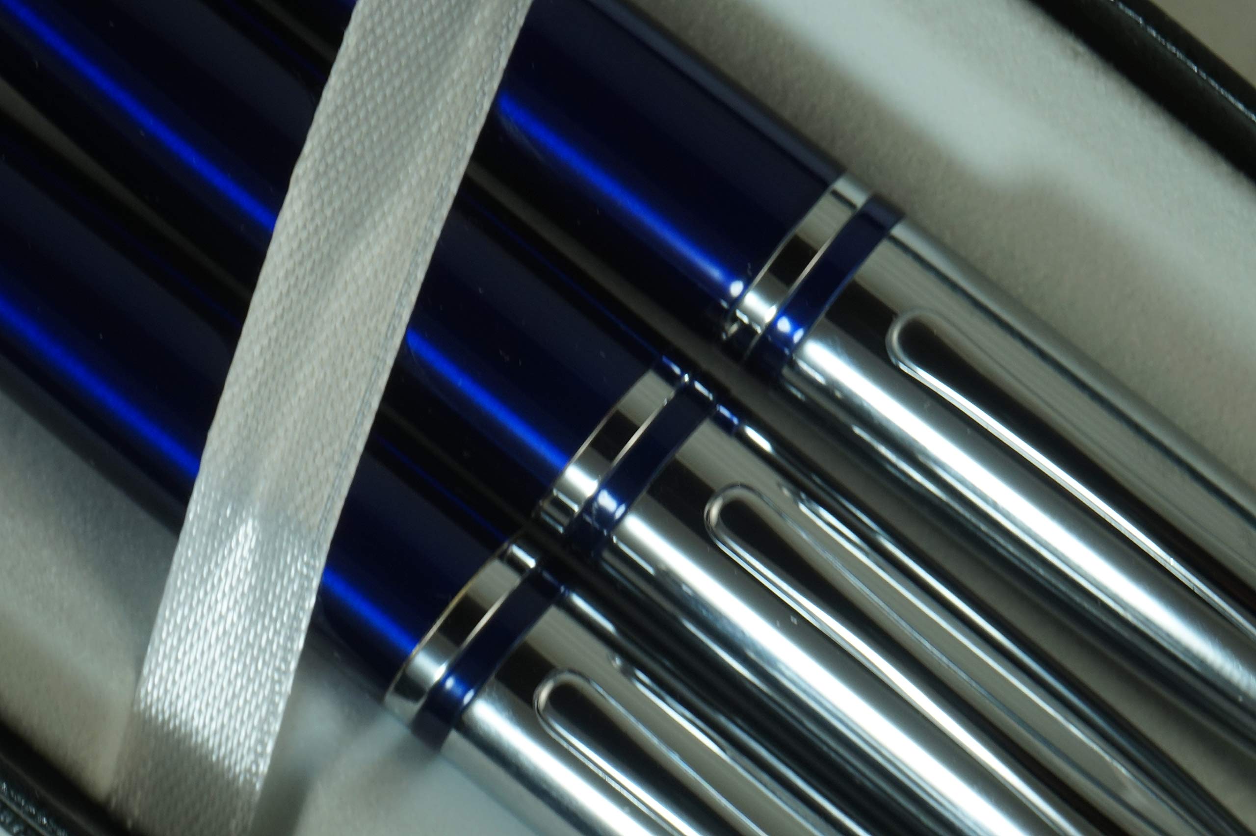 Set di penne a sfera con inchiostro gel nero Calaise Selectip Cross Midnight Blue, lucido per appuntamenti e cross. Una penna a sfera e matita di ottima qualità per chiunque.