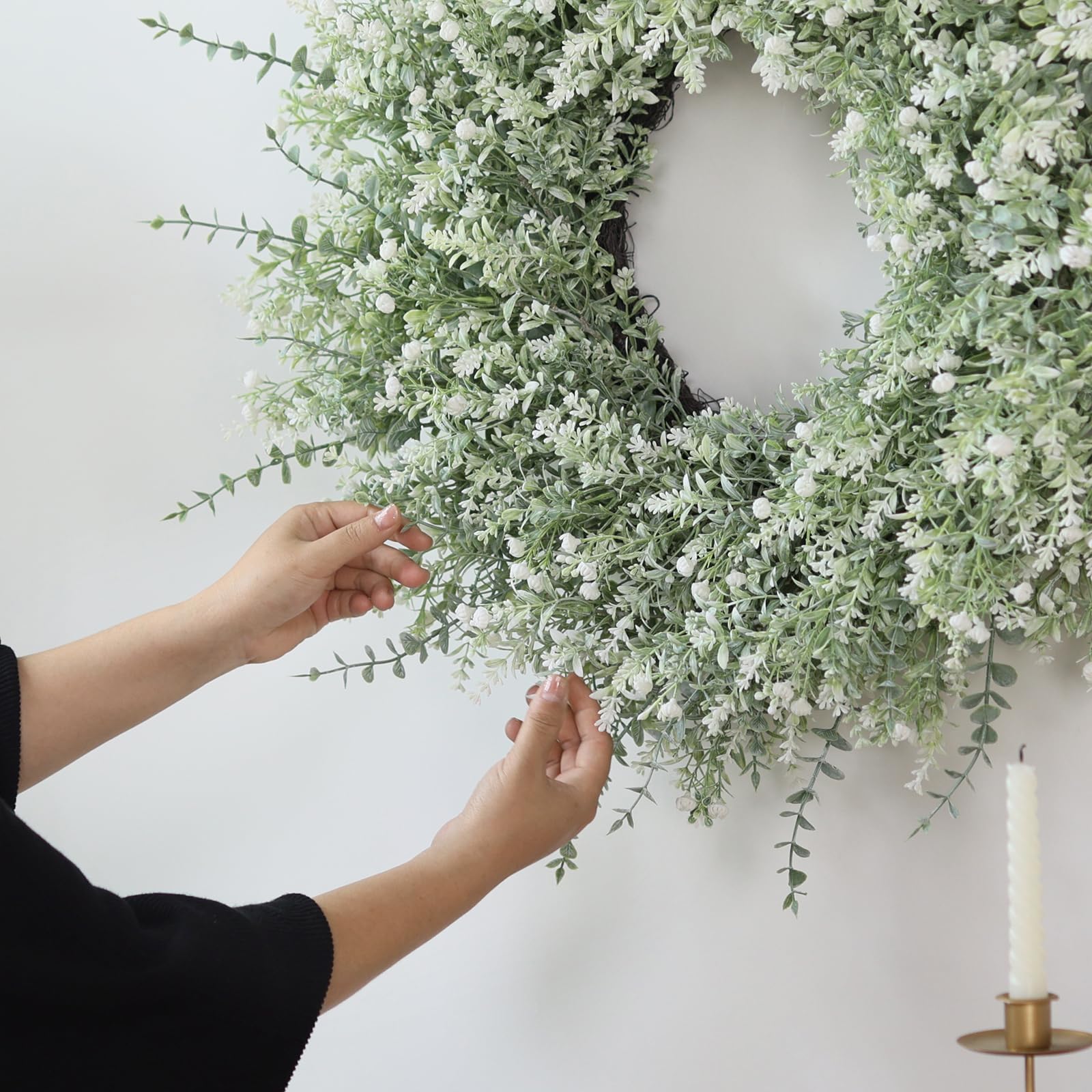 Corona grande de eucalipto de 26 pulgadas para puerta delantera, porche, eucalipto artificial y lavanda con flores de aliento de bebé para el hogar, decoración de pared de granja, primavera, verano