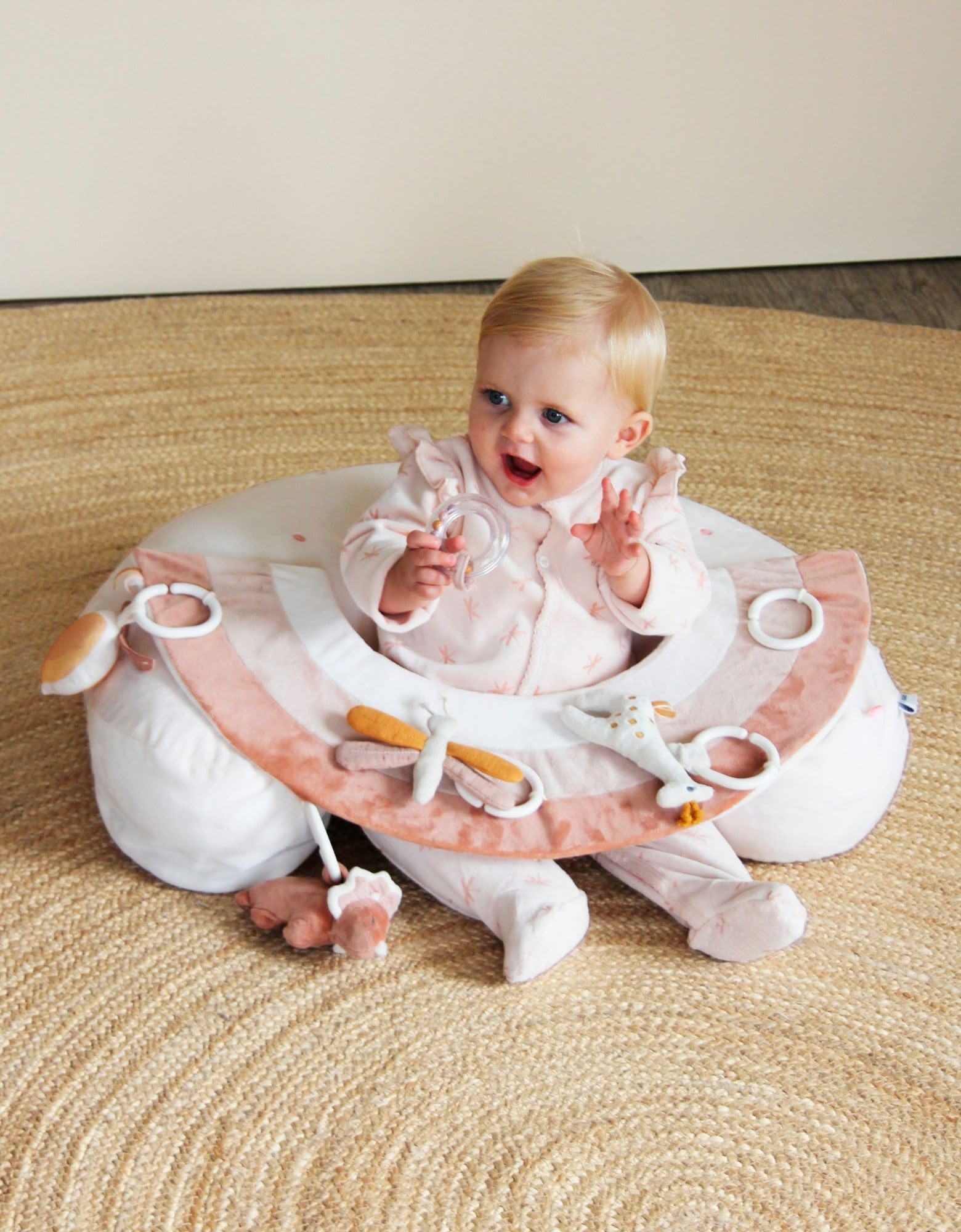 Noukie's - Coussin d'activités en Veloudoux - Popsie, Gigi & Louli