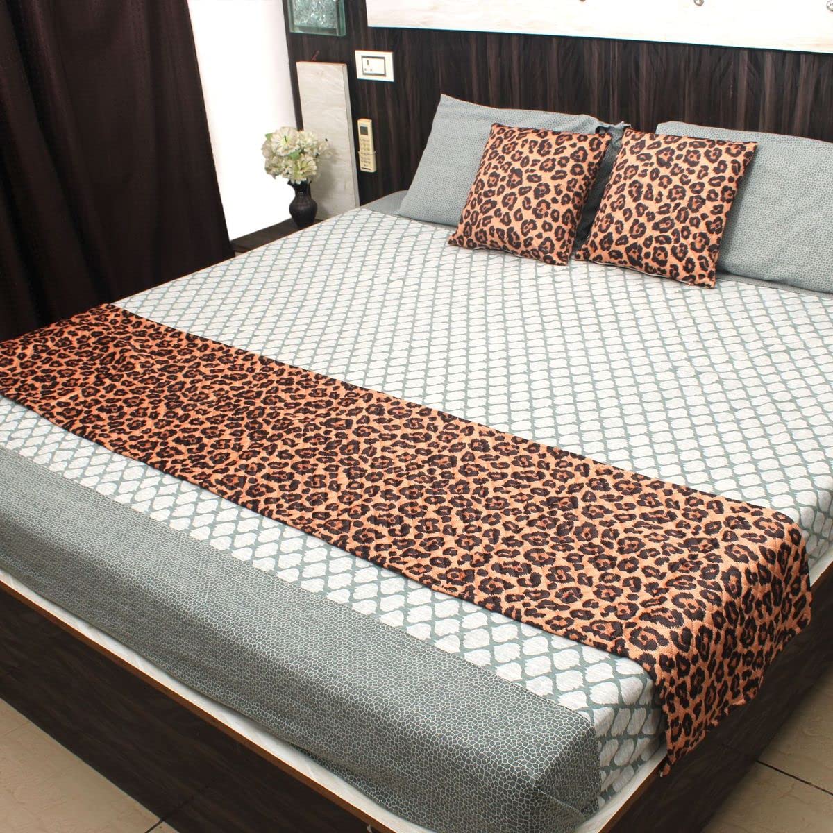 AAZEEM Exclusive Elegant Velvet Bed Runner Scarf Bed Decoration Design Bed Runner with 2 Cushion Covers -(16X98 Inches)