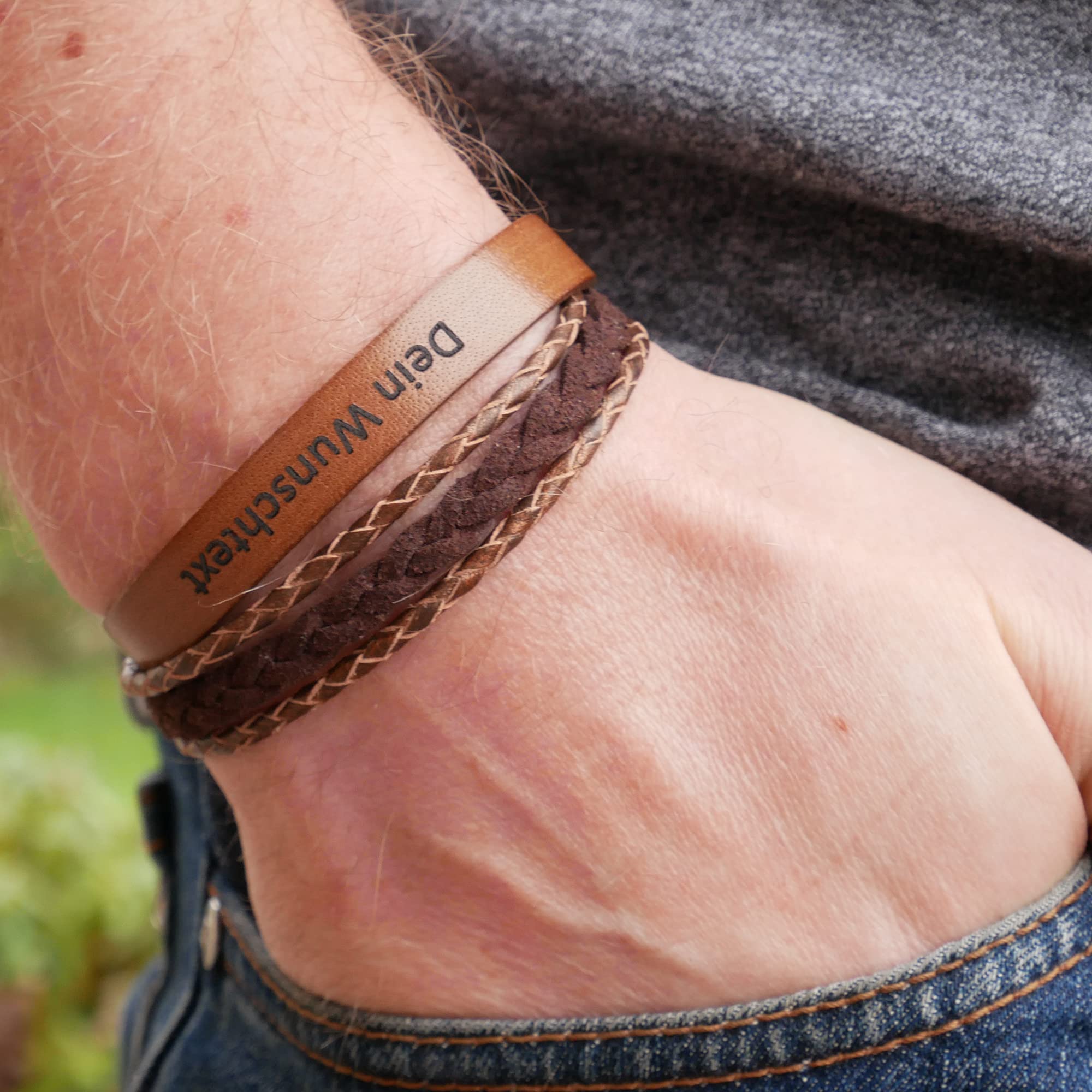 Armband mit Namen, Lederarmband Herren mit Gravur, Personalisiertes Geschenk Männer und Frauen, Echtleder Cappuccino, Magnetverschluss Edelstahl, Freundschaftsarmband, Partnerarmband
