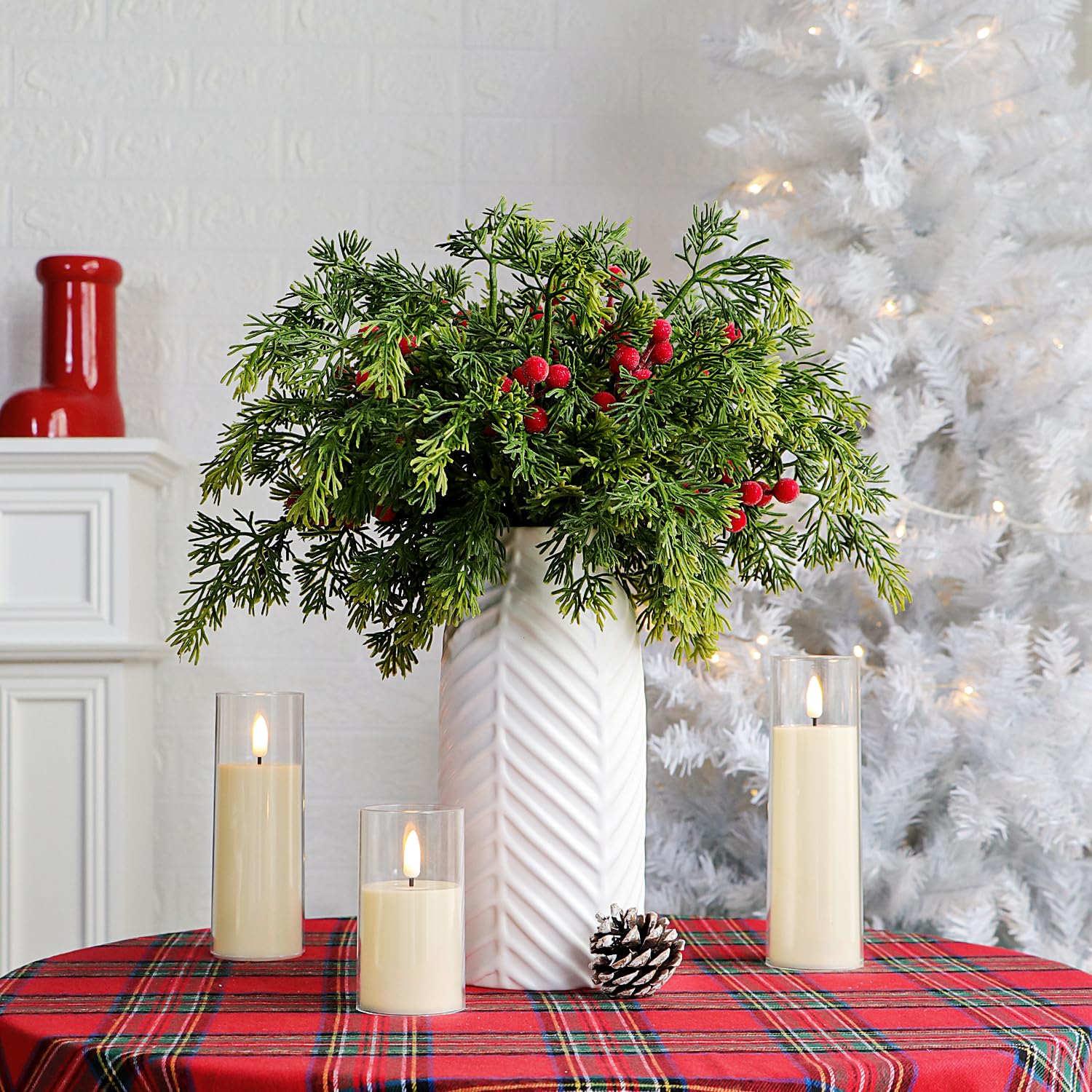 Künstliche Tannenzweige für Weihnachten, gefrostete Beerenstiele, immergrüne Norfolk-Zypressen-Zweige, Stechpalmenbeeren, Winterbeeren, für Vasenfüller, DIY, Basteln, Girlande, Heimdekoration (grün