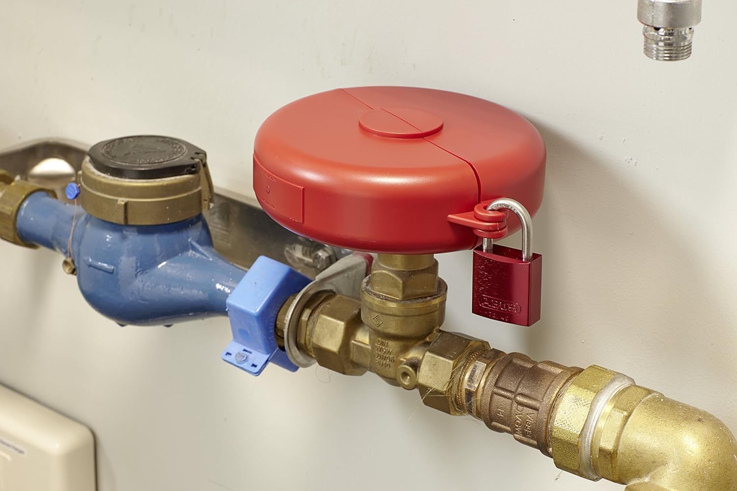 Abus 72HB/40-40 KD 3 Pack 19347 Aluminum Padlock 72 Series, Body width: 1 17/32" Shackle diameter: 1/4" Shackle clearance: 1 17/32", Red - 1.5" Shackle, 3 Piece