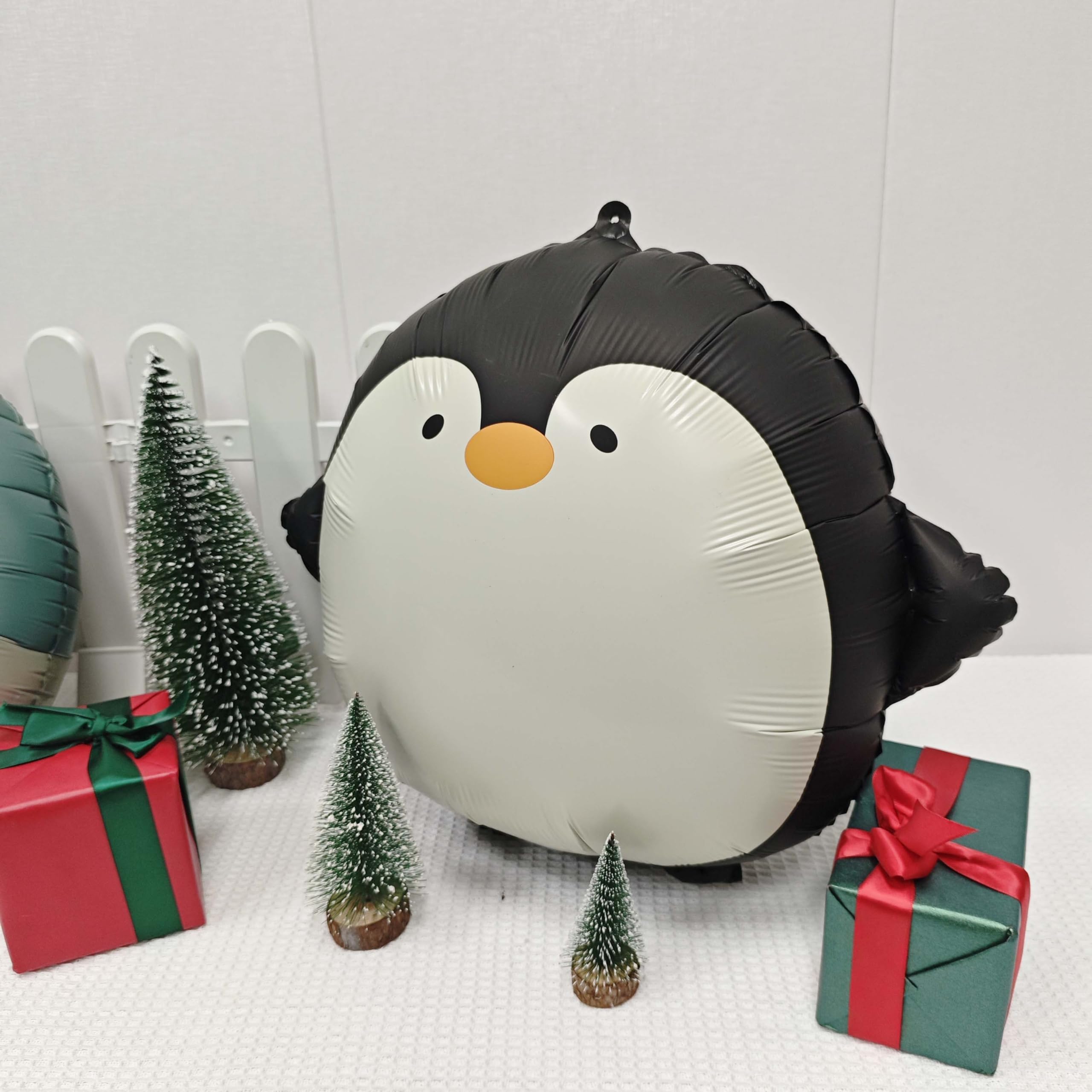 Large Penguin Foil Balloon - 55x33cm Zoo Animal Birthday Party Decoration, Helium Or Air Fill