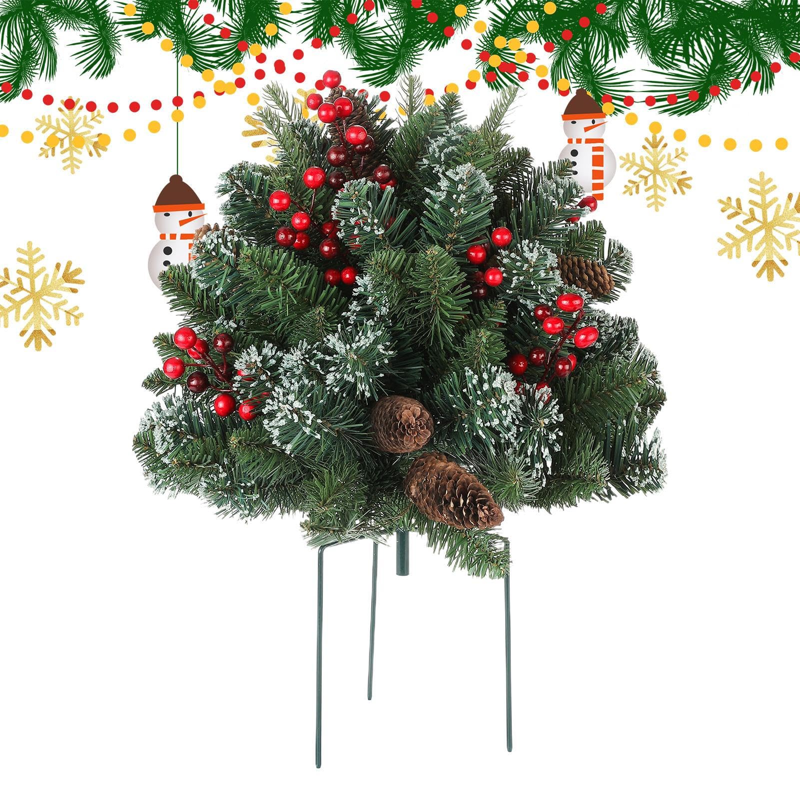Piquet de sapin de Noël extérieur avec pommes de pin et baies