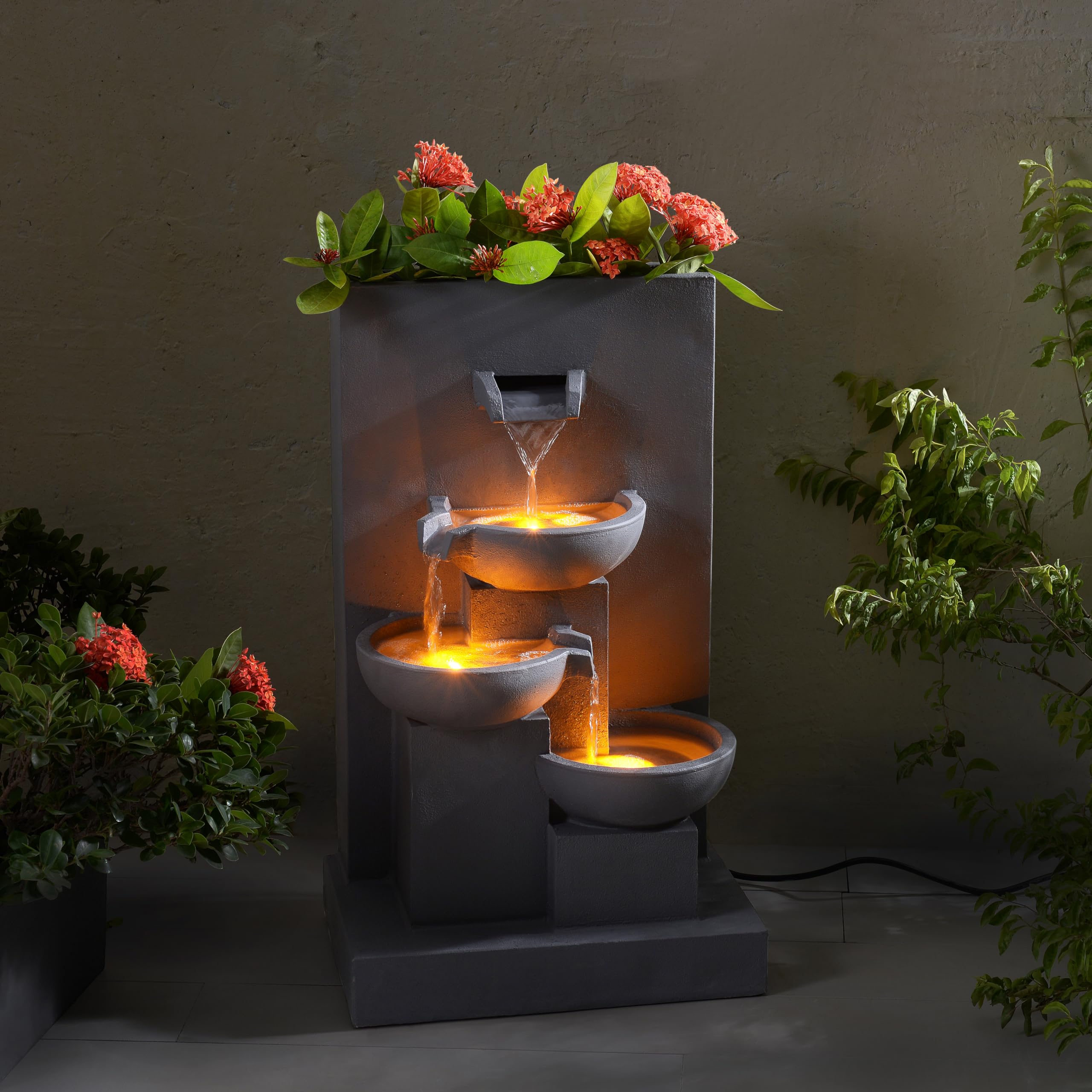 Teamson Home 74 cm 3-stufiger Kaskadierender Outdoor-Wasserbrunnen mit Pflanzgefäß, LED-Leuchten für Außenbereiche, Mattgrau