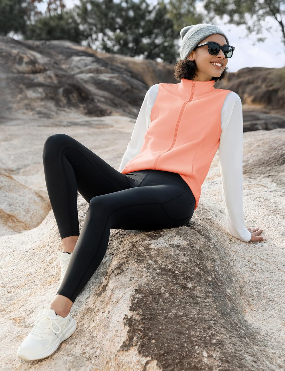 MAGCOMSEN Women's Fleece Vest Outerwear Sleeveless Lightweight Zip Jackets Warm Soft Vests with Zipper Pockets - Image 3