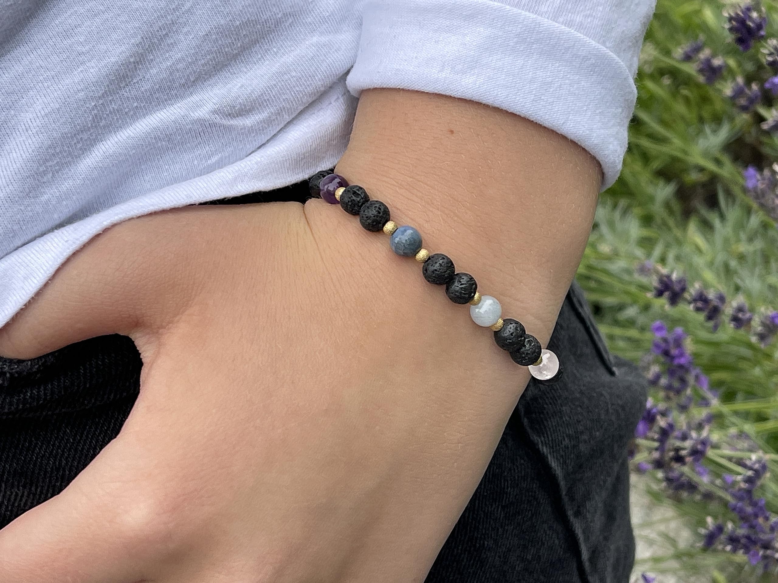 Chakra Armband Handmade mit Edelsteinen und Lava, als Duftarmband verwendbar, personalisierbar für Yoga, Harmonie und innere Ruhe