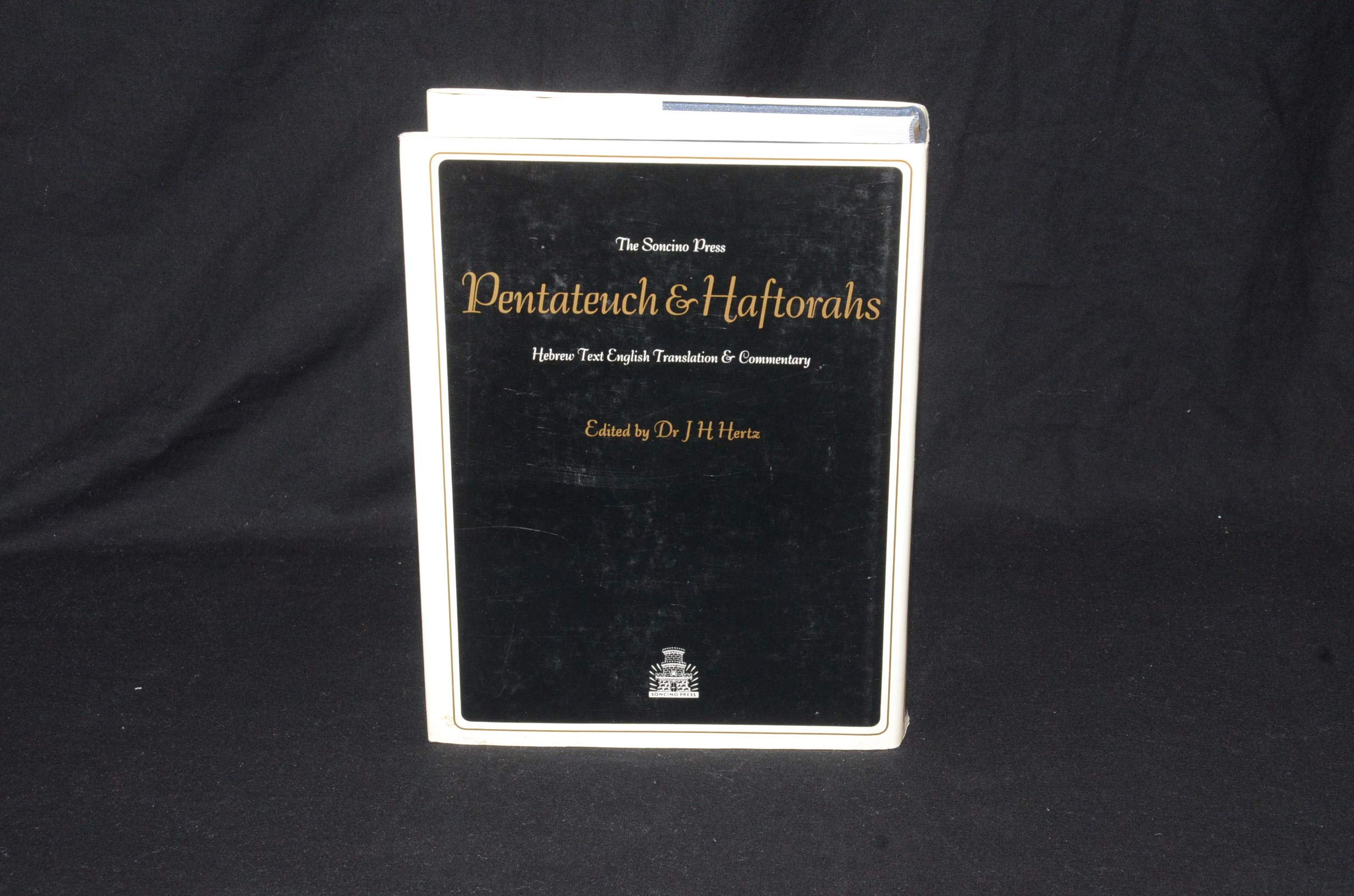 The Soncino Press Edition of The Pentateuch and Haftorahs. Hebrew Text, English Translation & Commentary (Second Edition)