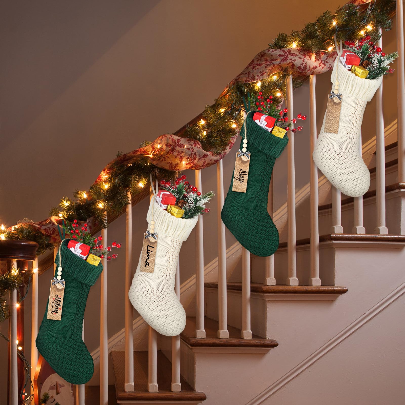 Cozypower Weihnachtsstrümpfe mit Namensschild, 45,7 cm, große Zopfstrickstrümpfe, Weihnachtsstrumpf, Kamin, hängende Strumpf, Geschenktüten für Kamin, Weihnachtsbaumschmuck (weiß, grün), 4 Stück